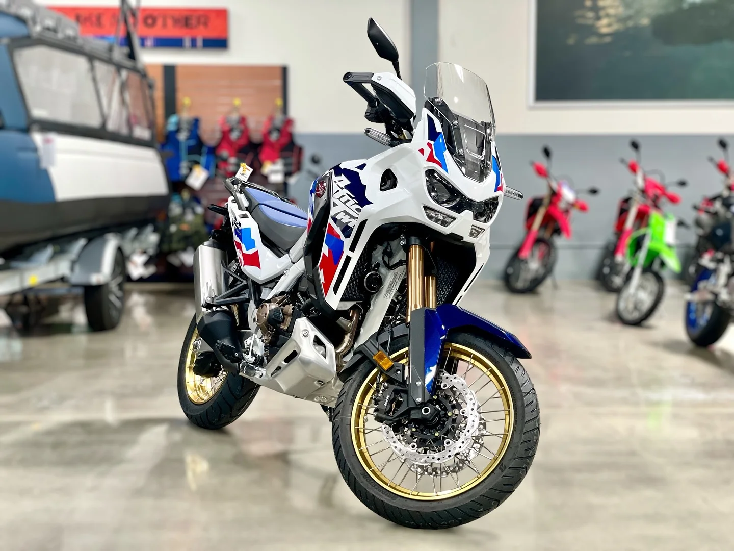 

Совершенно новый2024 Honda Africa Twin Приключения Спорт ES DCT (жемчужно-белый) двухцелевый велосипед Приключения мотоцикл