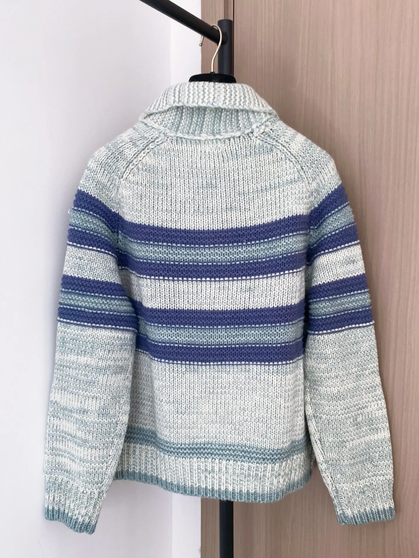 

High end Women's Autumn and Winter Retro Casual Simple Lapel Contrasting Striped Loose knit Jacket Top 171