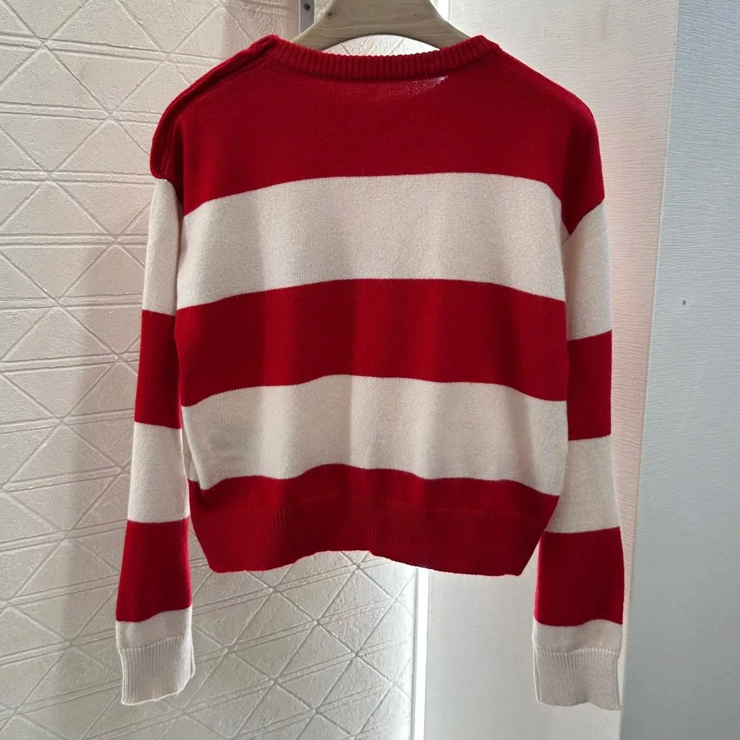 

2025 New Letter Striped Round Neck Pullover Sweater Cashmere Wool Yarn Weaving Red and Gray Stripes All over the Body