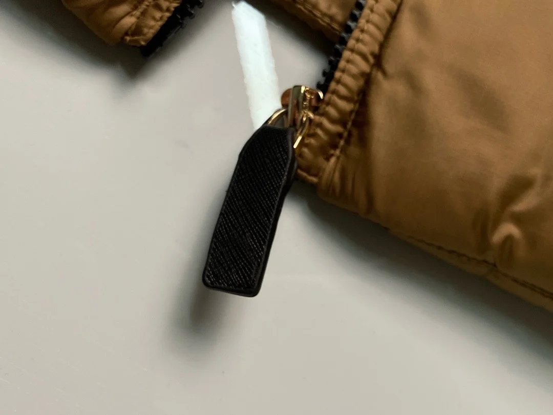 Damska kamizelka z kapturem, wypełniona 90% białym puchem kaczym, codzienna kurtka bez rękawów, prosty, jednolity kolor, modna, jesienno-zimowa, top 2025