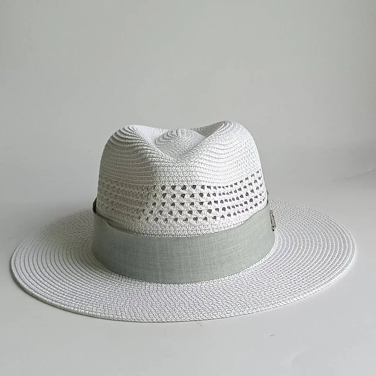 Eleganter weißer Strohhut mit R-Buchstabenband, UV-Schutz, Sommer-Panama-Sonnenhut für Damen und Herren, Urlaubshüte für Frauen