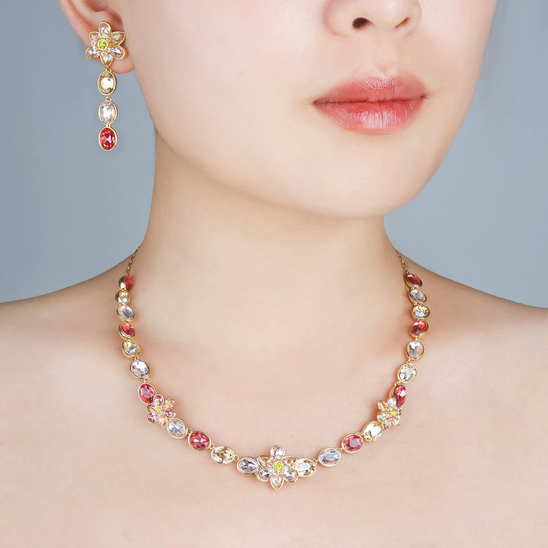 

Женское красочное цветочное ожерелье, серьги, комплект с застежкой-цепочкой, медное покрытие из натурального золота, ювелирные изделия премиум-класса, праздничное платье, подходящее