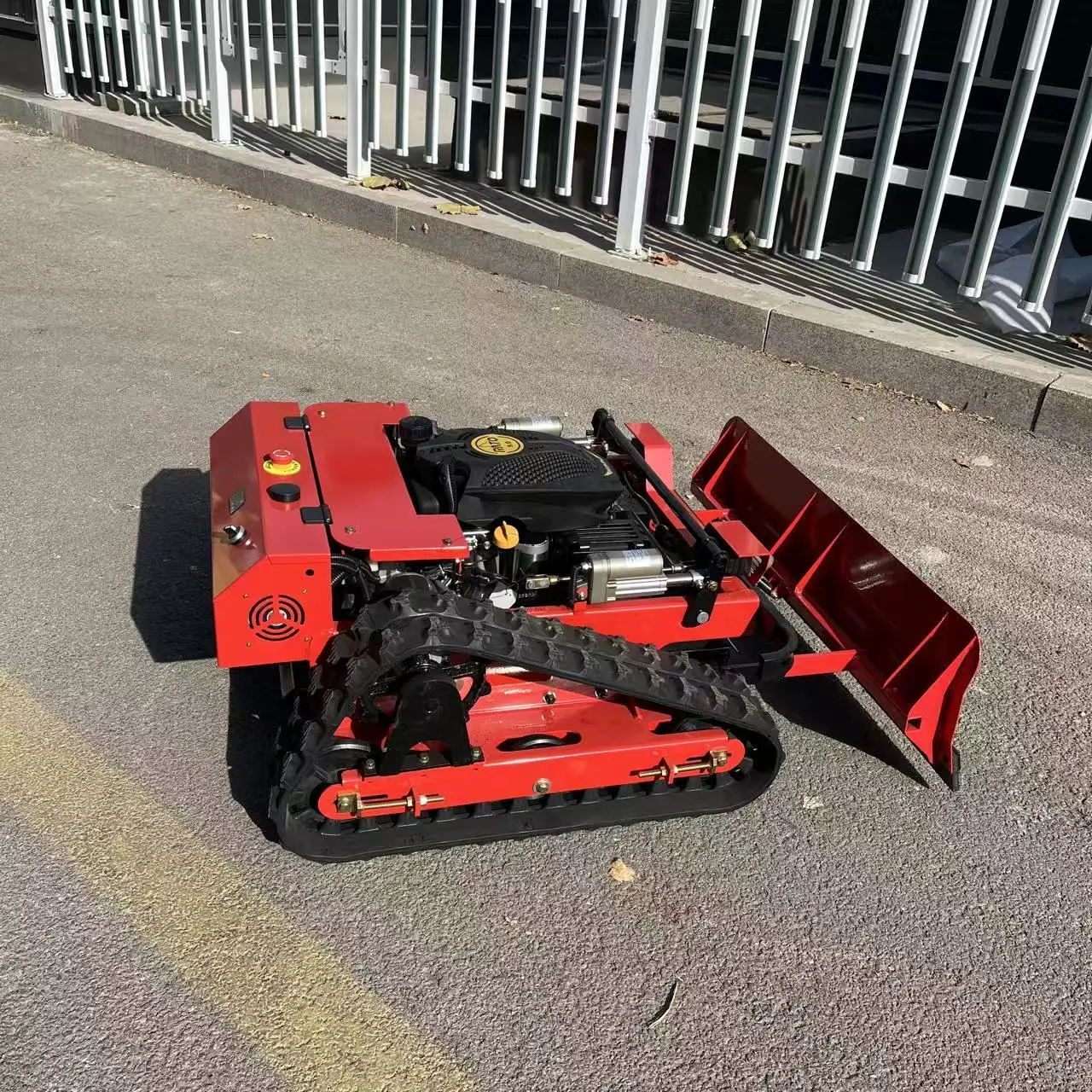 

Remote Tracked Zero-Turn Mower 550mm Cut Width Customizable Low Cost High Value Lawn Care Equipment for Efficient Yard Maintenan
