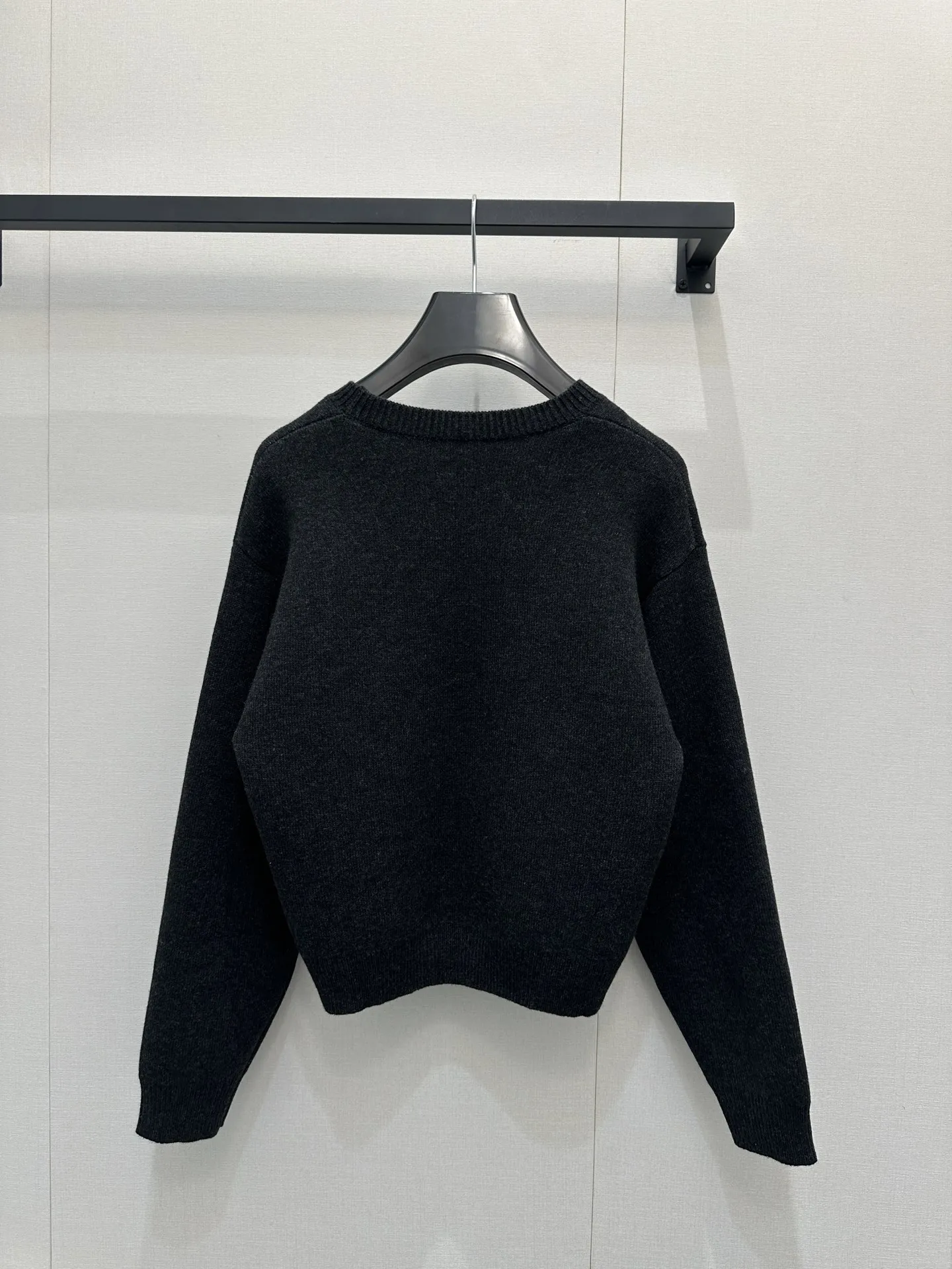 

25 autumn/winter new women's pullover round neck fashionable knitted solid color long sleeved high-end high-quality sweater