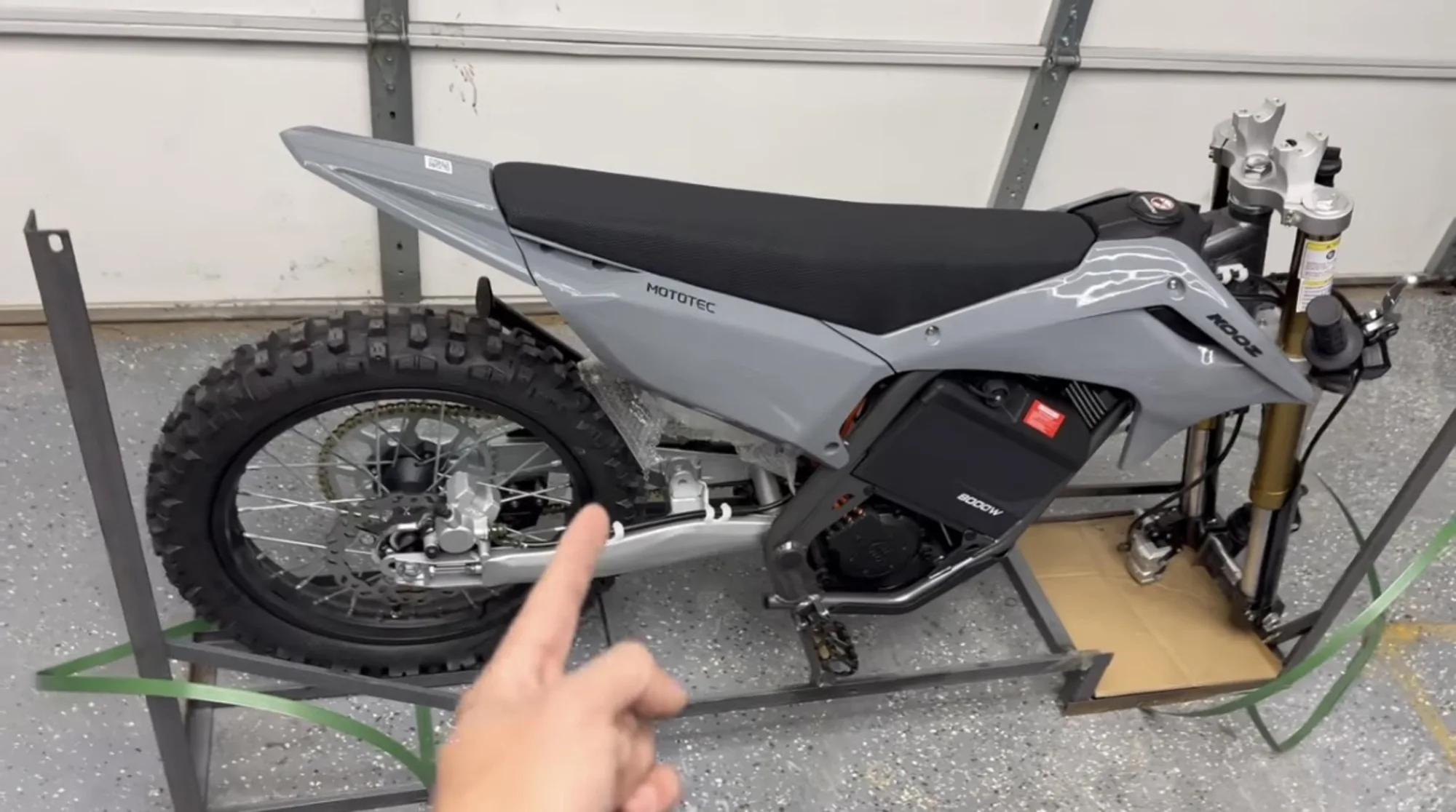 EXCELLENT KOOZ HP131E-L 72V 8000W Electric Dirt Bike Motorcycle for Adults, 35AH Lithium Battery