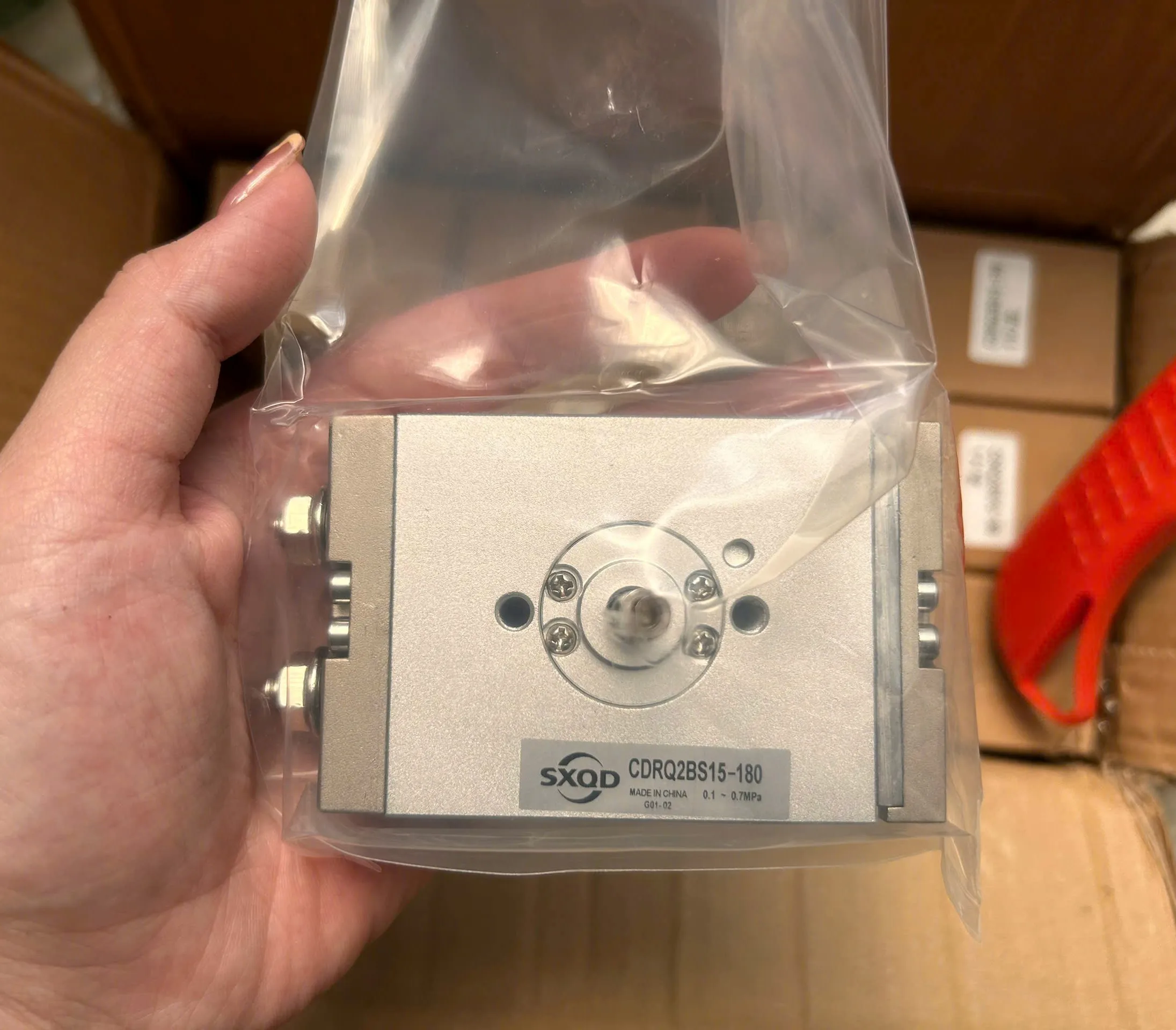 Pneumatic Rotary Cylinder CDRQ2BS15-180 – Compact & Precise
