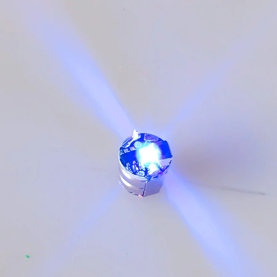 Mini lampada wireless da 7,6 * 7,1 mm con batteria, modello di luce con pulsante chiave, giocattoli per modellismo fai da te/auto/robot/Diorama 1 pz
