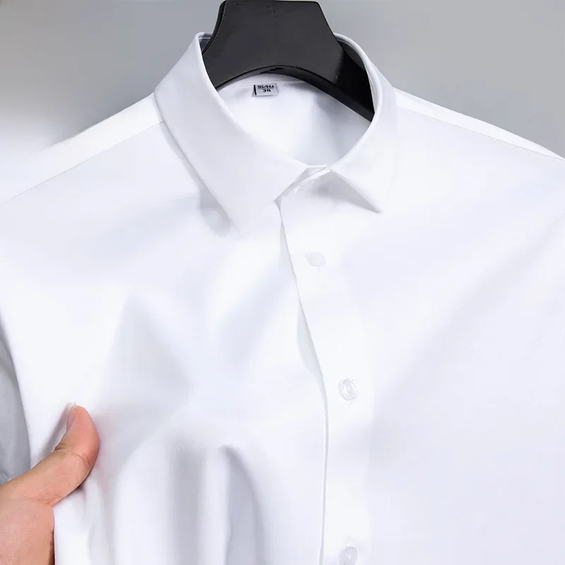 Chemise d'été, chemise blanche brillante sans repassage pour hommes, chemise d'affaires décontractée haut de gamme sans couture en soie glacée résistante aux rides pour hommes