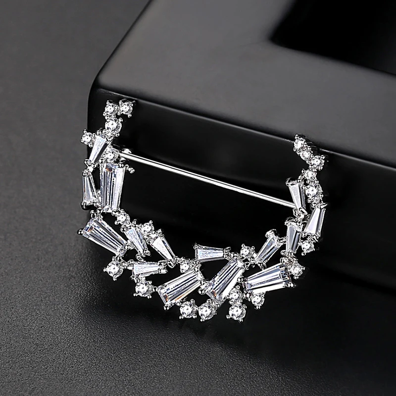 LUOTEEMI Korean CZ Moon Brooch Fashion Elegant Cubic Zirconia Women Brooch Pin Modern Girl Cloth Jewelry Hot Sale Christmas Gift