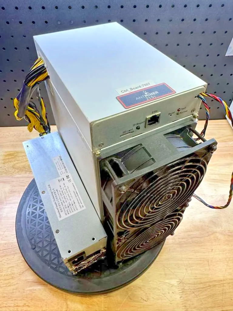 

AS BUY 2 GET 1 FREE Bitmain Antminer Z15 320K Sol/s Equihash Miner