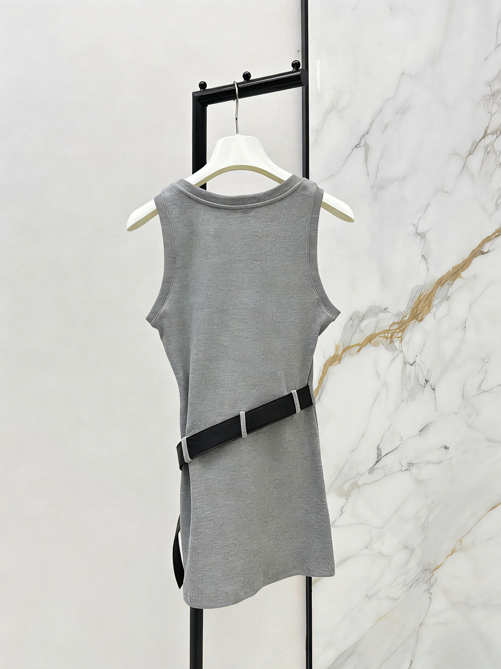 

2026 New Style Round-neck Sleeveless Waist Belt Design With Irregular Pleats For Shaping And Slimming Versatile Blouse