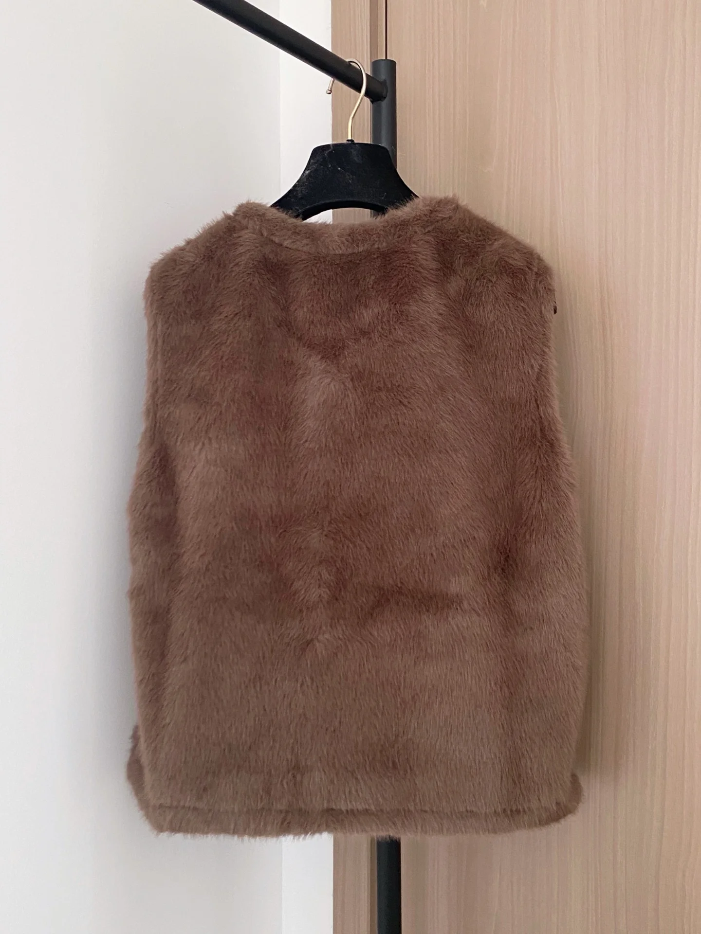 

2026 Women Waistcoat Winter New Solid Color Simple Slim Warm Fashion Soft Casual Women Waistcoat