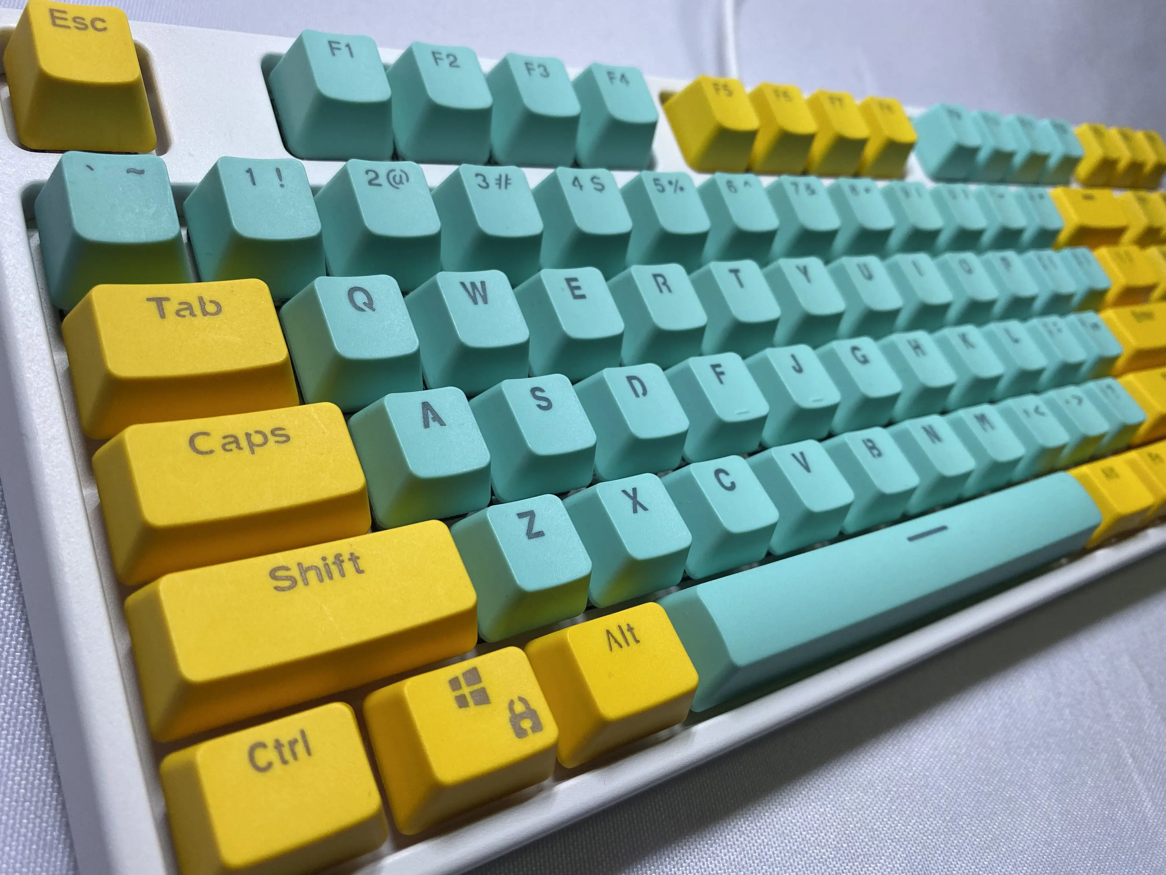 Teclas de Teclado mecánico de altura OEM, color amarillo Cian, 87 teclas, Material PBT, caracteres retroiluminados dobles, teclas de juego transparentes