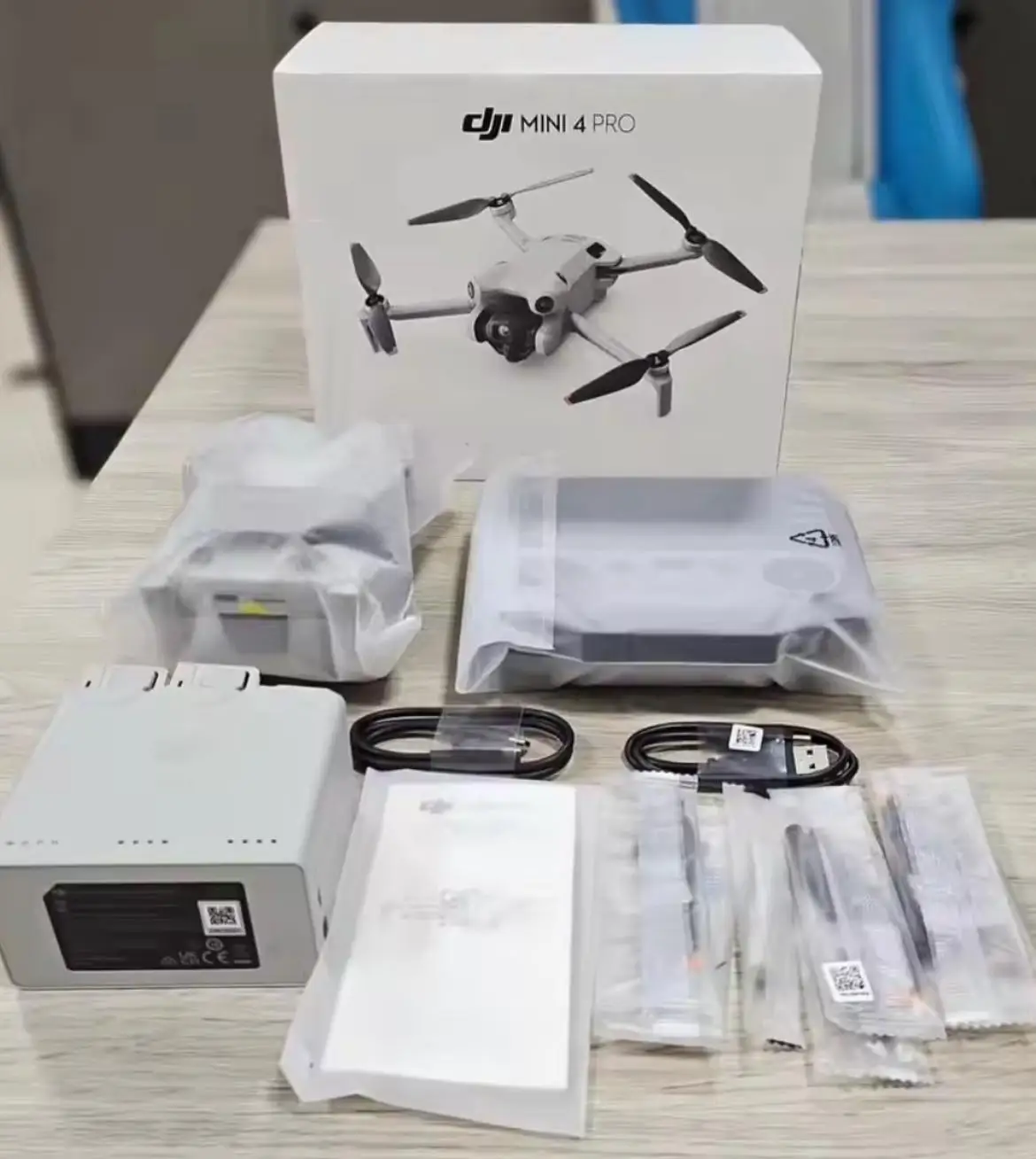 DJI Mini 4 Pro Fly More Combo Plus Dro.ne (dengan RC 2 Remote)
