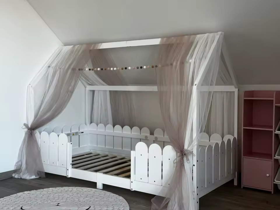 Très beau cadre de lit