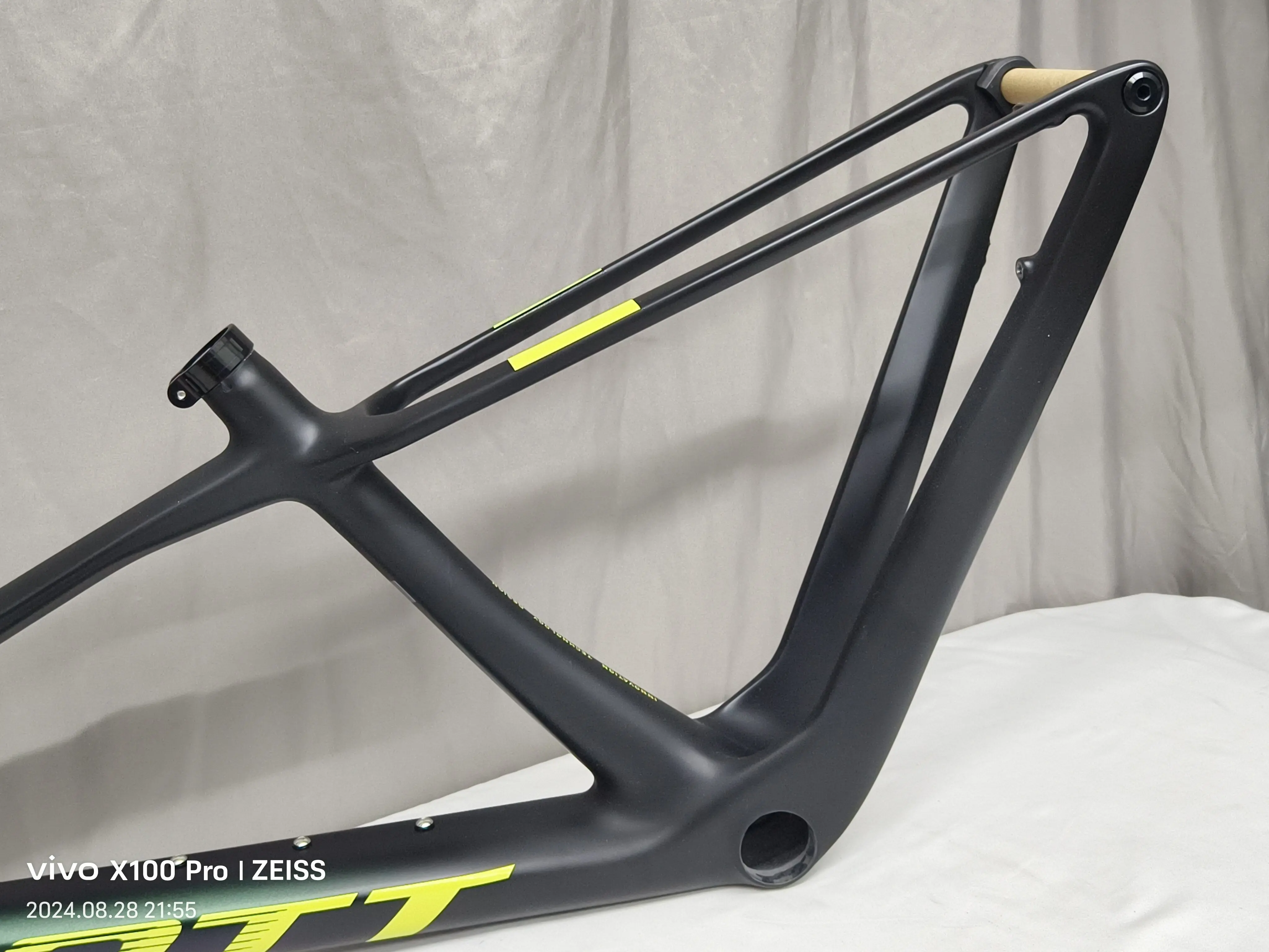 

Custom paint full carbon bike frameset chameleon mtb hardtail bike frame 29er boost 148x12mm mountain bike frame bsa+seatpost