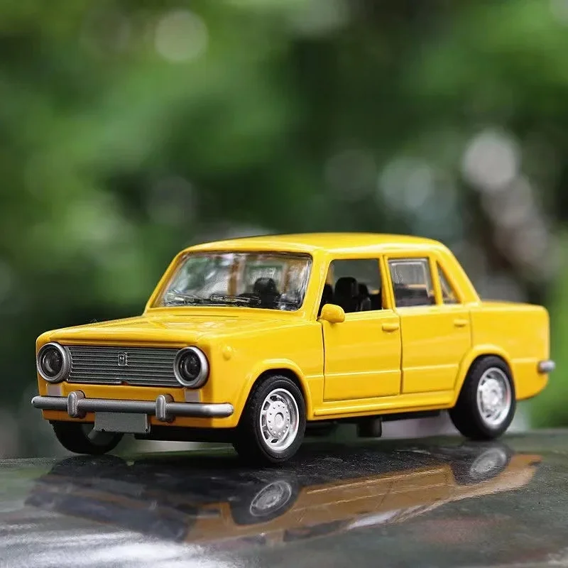 Modèle de voiture Lada en alliage 1:36, double porte rétractable, jouet pour enfants et garçons, ornement, cadeau