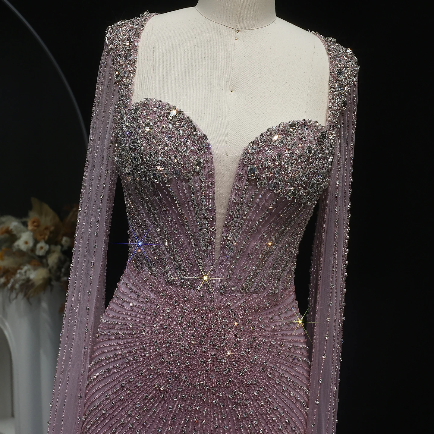 Sharon Said Luxuriöses Nude-Perlen-Abendkleid aus Dubai mit Cape-Ärmeln, Elegantes Rosa Arabisches Hochzeitskleid SS194 Maßanfertigung – Detail 9