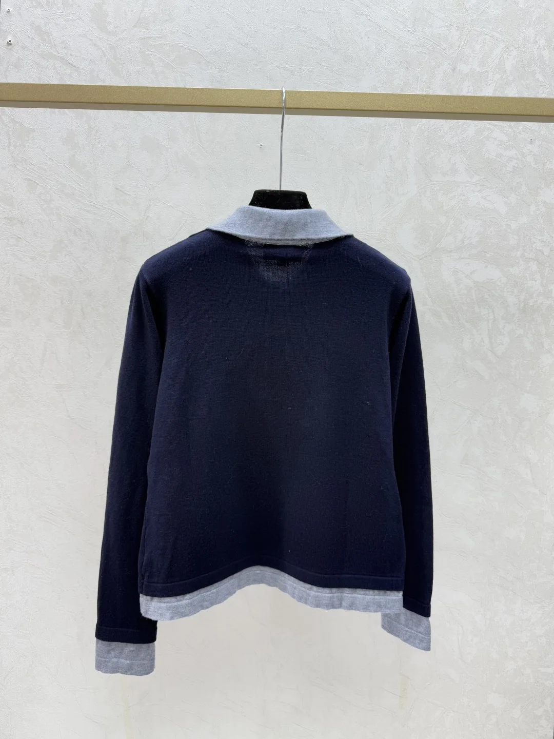 

26 early spring new women's new product temperament lapel long sleeved contrasting sweater