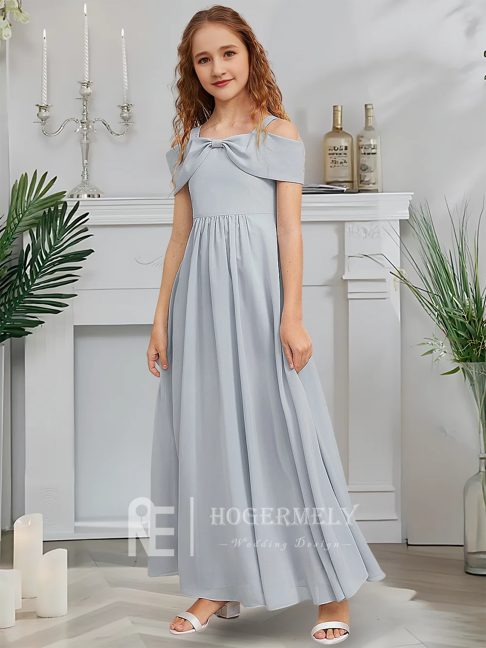 天体のアイスコールドショルダージュニアブライドメイドドレスフロストサファイアフラワーガールドレスAラインシフォン床長さの冬のガラ