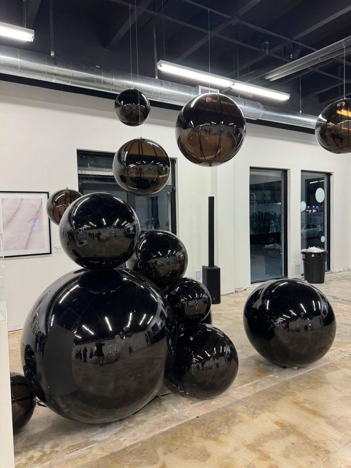 Große glänzende PVC-Spiegelkugeln, aufblasbare Werbespiegel-Luftballons zum Aufhängen, große schwarze reflektierende Spiegelkugel für Party-Dekoration