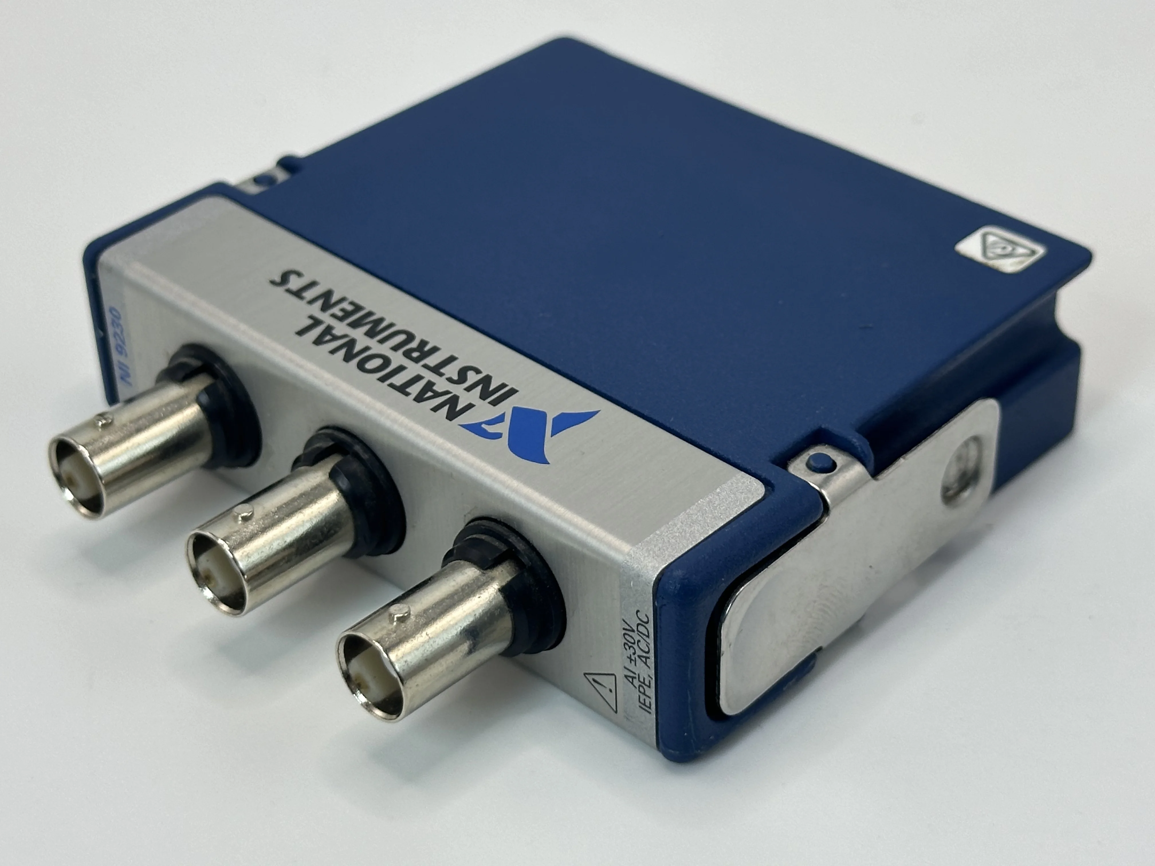 NI‑9230, 3-Channel, 12.8 kS/s/channel, ±30 V, C Series Sound and Vibration Input