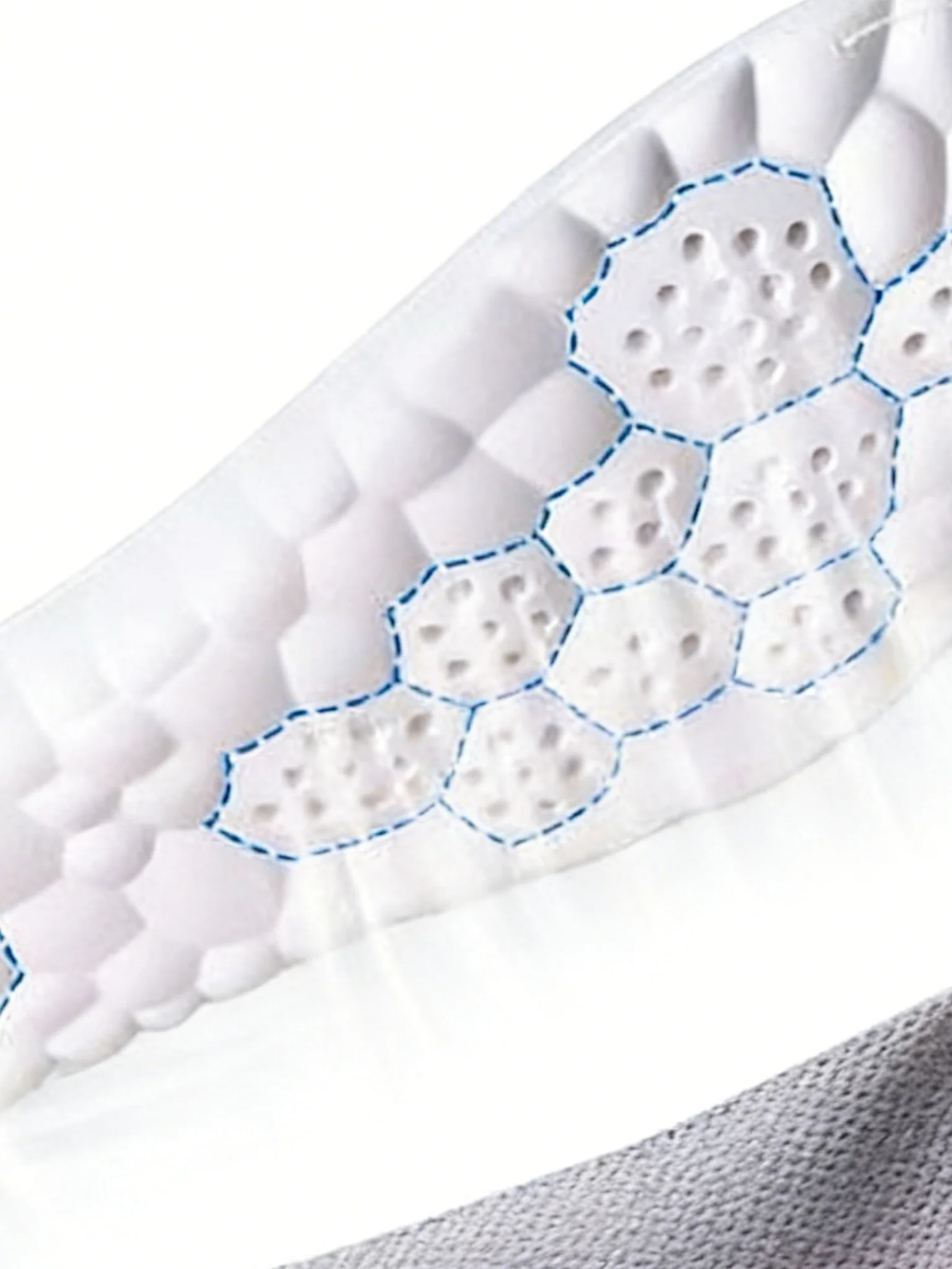 

Мягкие эластичные спортивные стельки, впитывающие пот, дышащие, высокоэластичные, амортизирующие, снижающие давление, с поддержкой свода стопы.