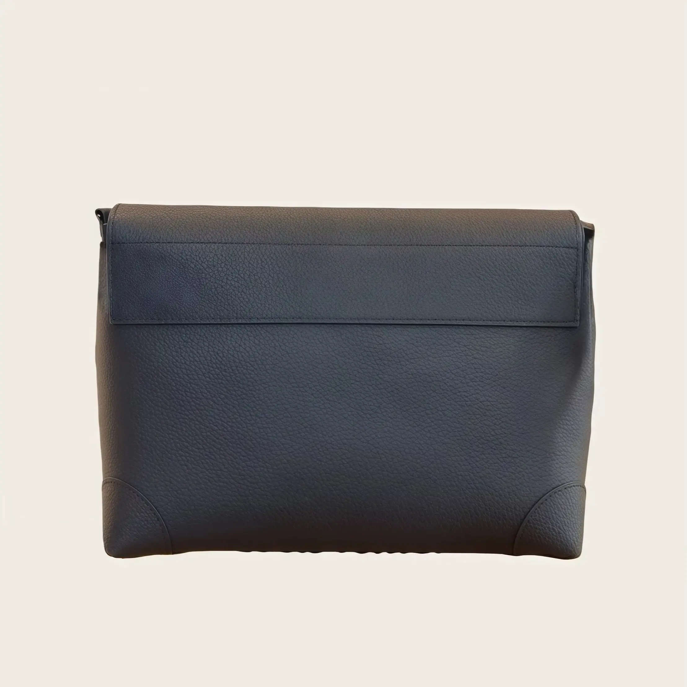 

2026 New Men's Handbag/Crossbody/Shoulder Bag, Black Leather, Durable, 30*9*21cm