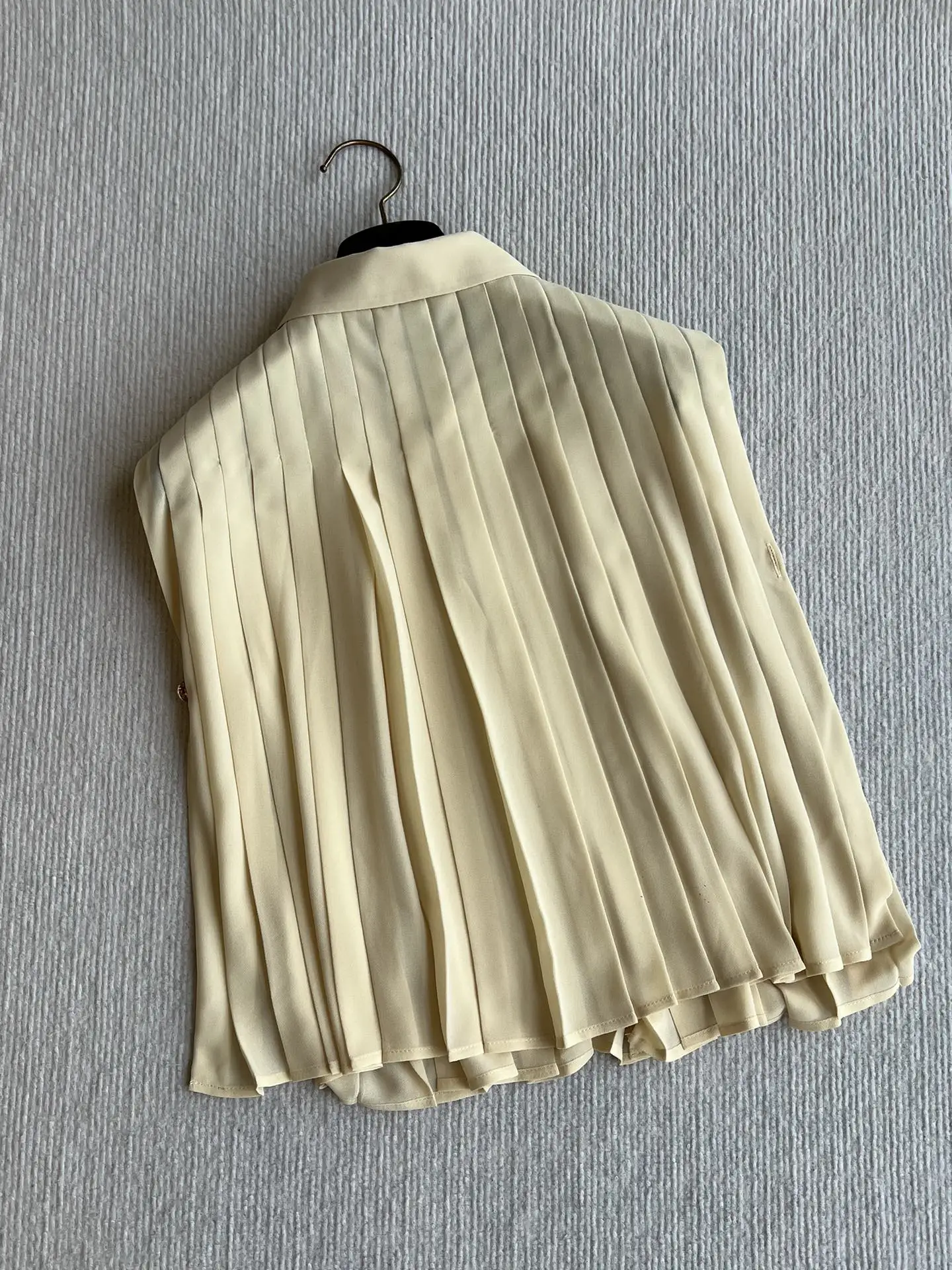 

New Bucket Collar Top Pleated Skirt Half Skirt Set