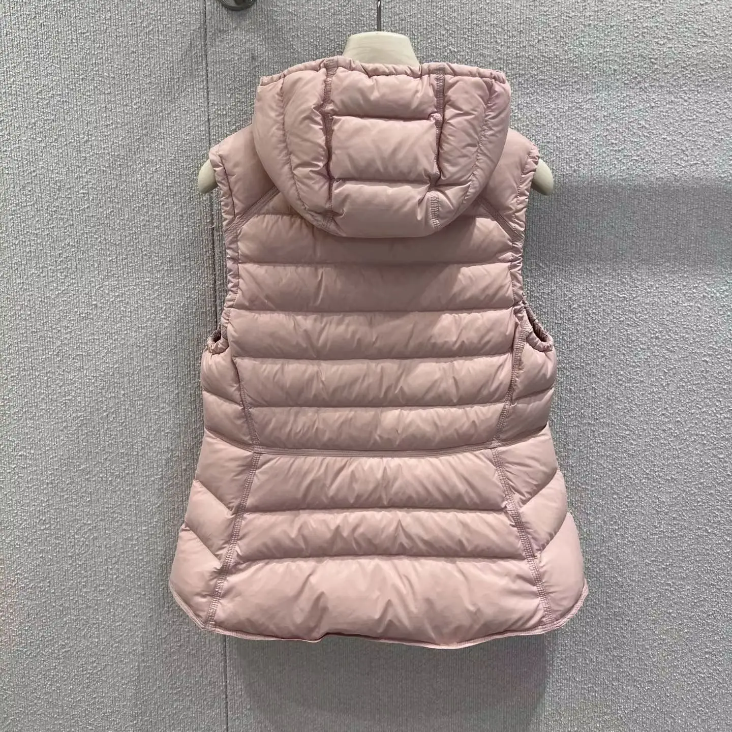 2025秋冬新作 リブ編みフード付きダウンベスト 90%ホワイトダックダウン 隠しジッパーポケット