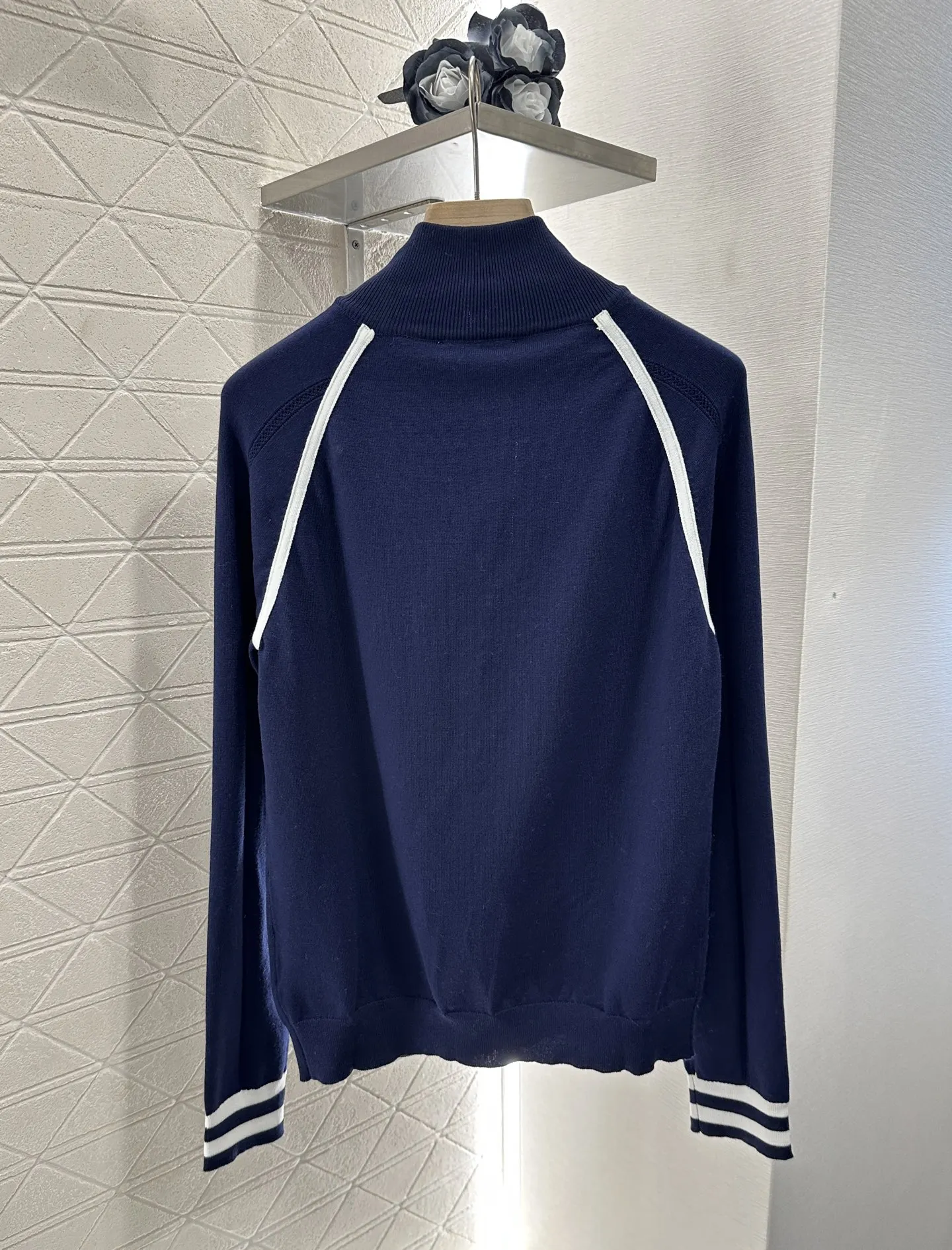 

2025 Summer New Fashion Simple Vertical Hollow Alternating Raglan Cuffs Contrast Color Loose Zipper Knitted Jacket 058