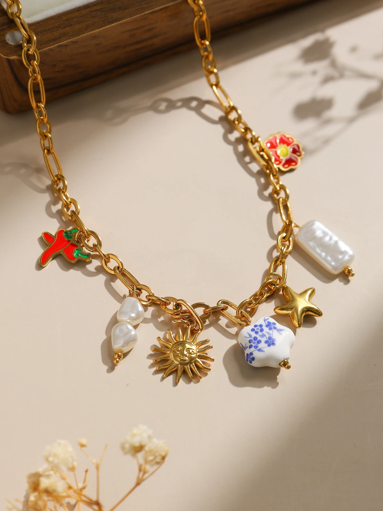 Blue and white porcelain pepper sun pearl starfish flower pendant necklace gold-plated waterproof exquisite personality necklace