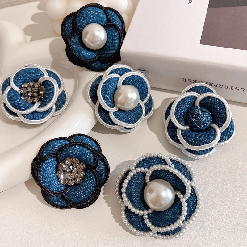 Elegant Denim Camellia Flower Pearl Crystal Brooch For Women Lady Suit Clothing Blue Floral Brooches Pins Badges Trendy Corsage