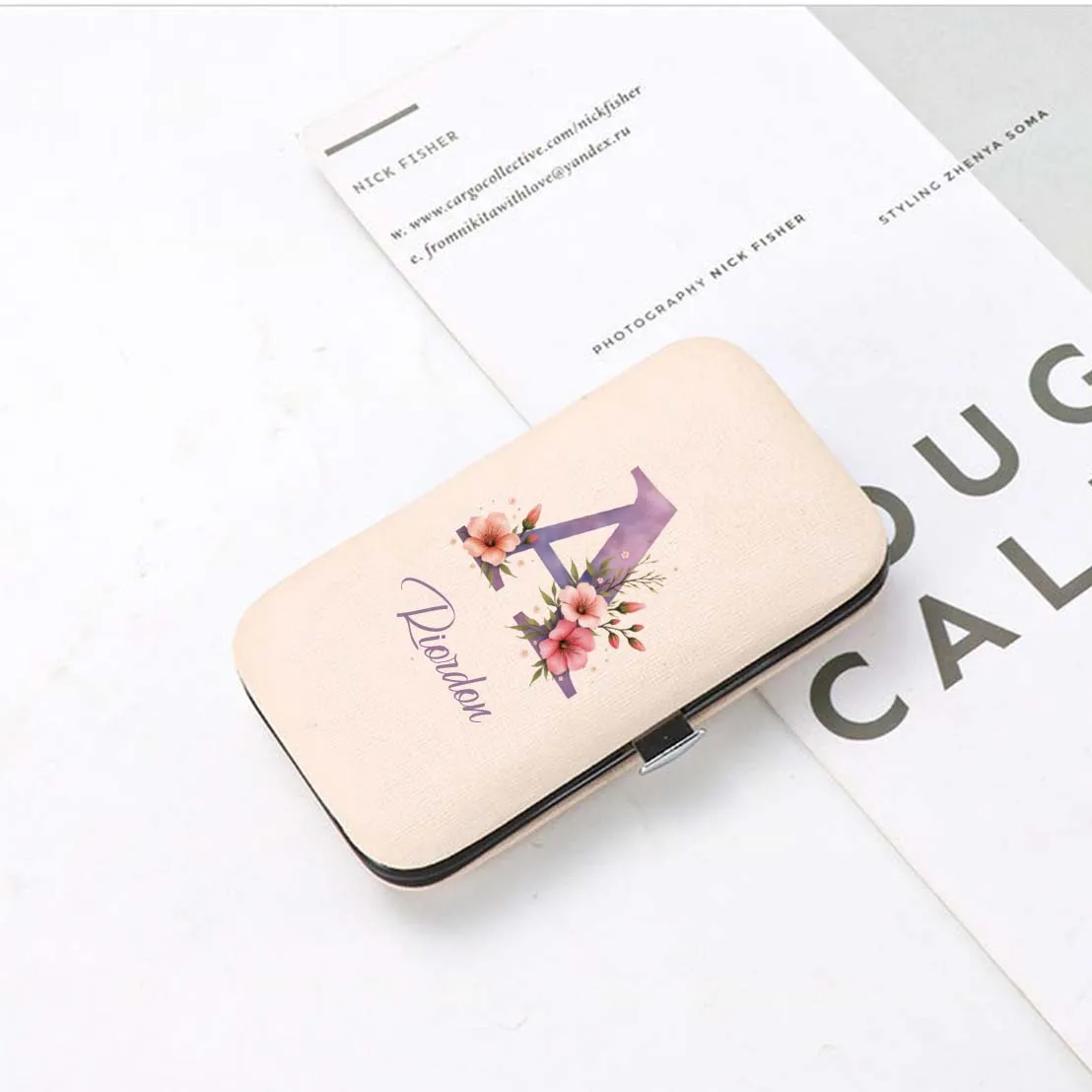 1 Set personalisiertes, maßgeschneidertes Nagelset mit Namen, Blumen- und Buchstabenmustern, ideales Weihnachts-/Geburtstagsgeschenk für die Familie – Detail 6