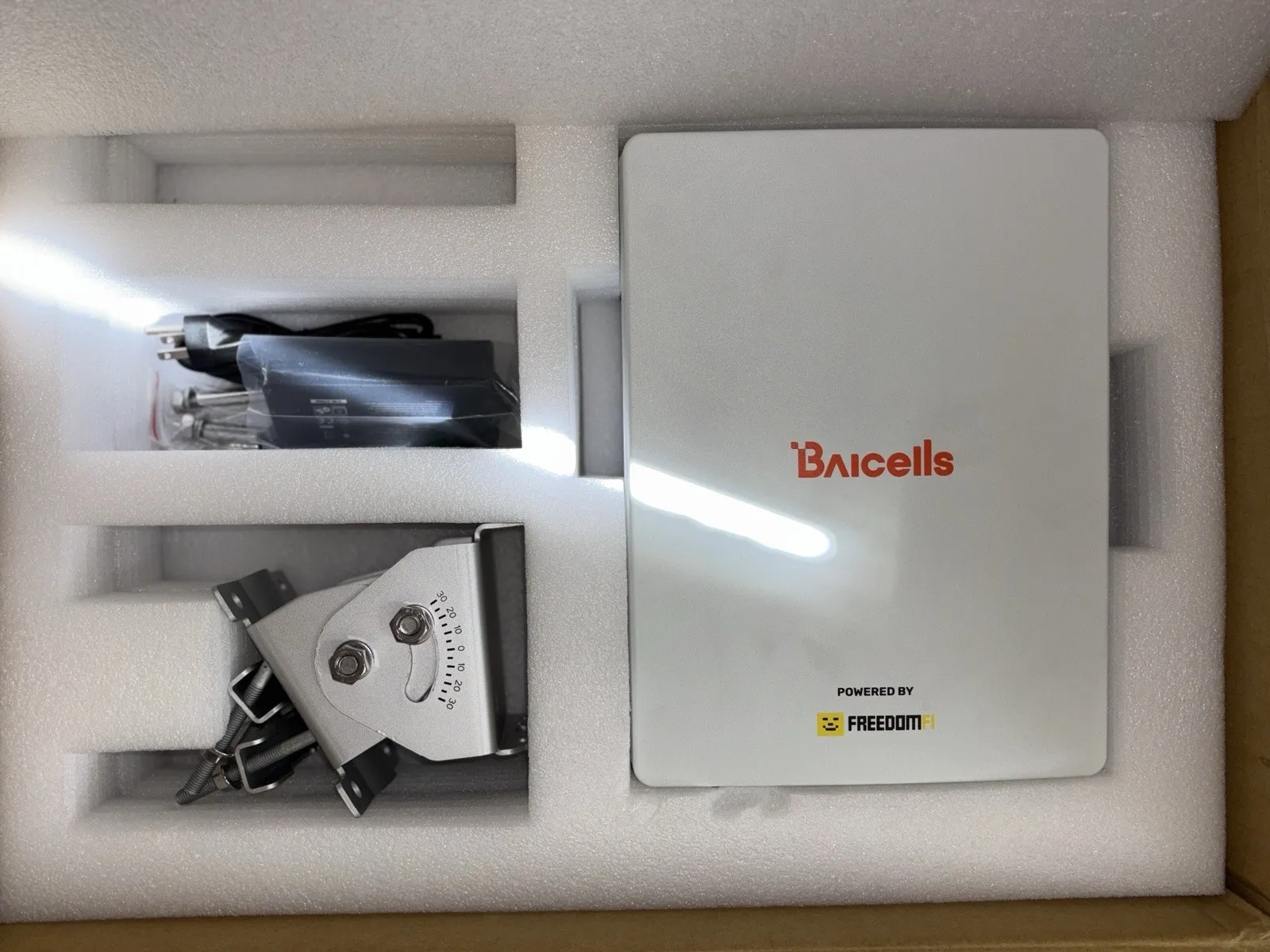 NB COMPRE 2 LEVE 1 GRÁTIS Baicells Nova 430H Outdoor CBRS Small Cell