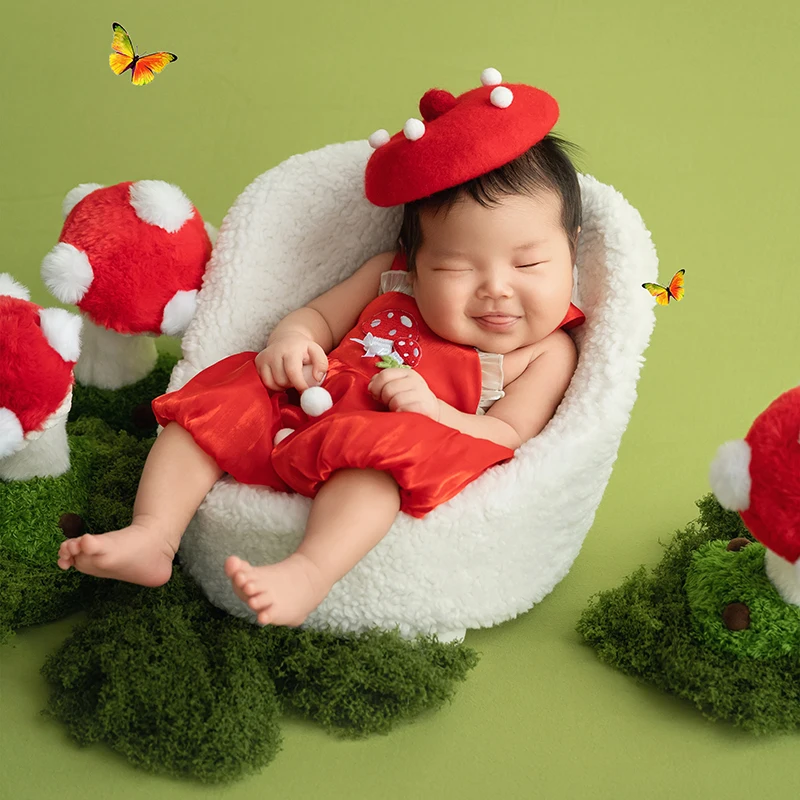 Mushroom Costume Newborn Photo Clothing Cute Beret Dress Shoot Set Mushroom Toy Green Grass Decoration Studio Baby Photo Props