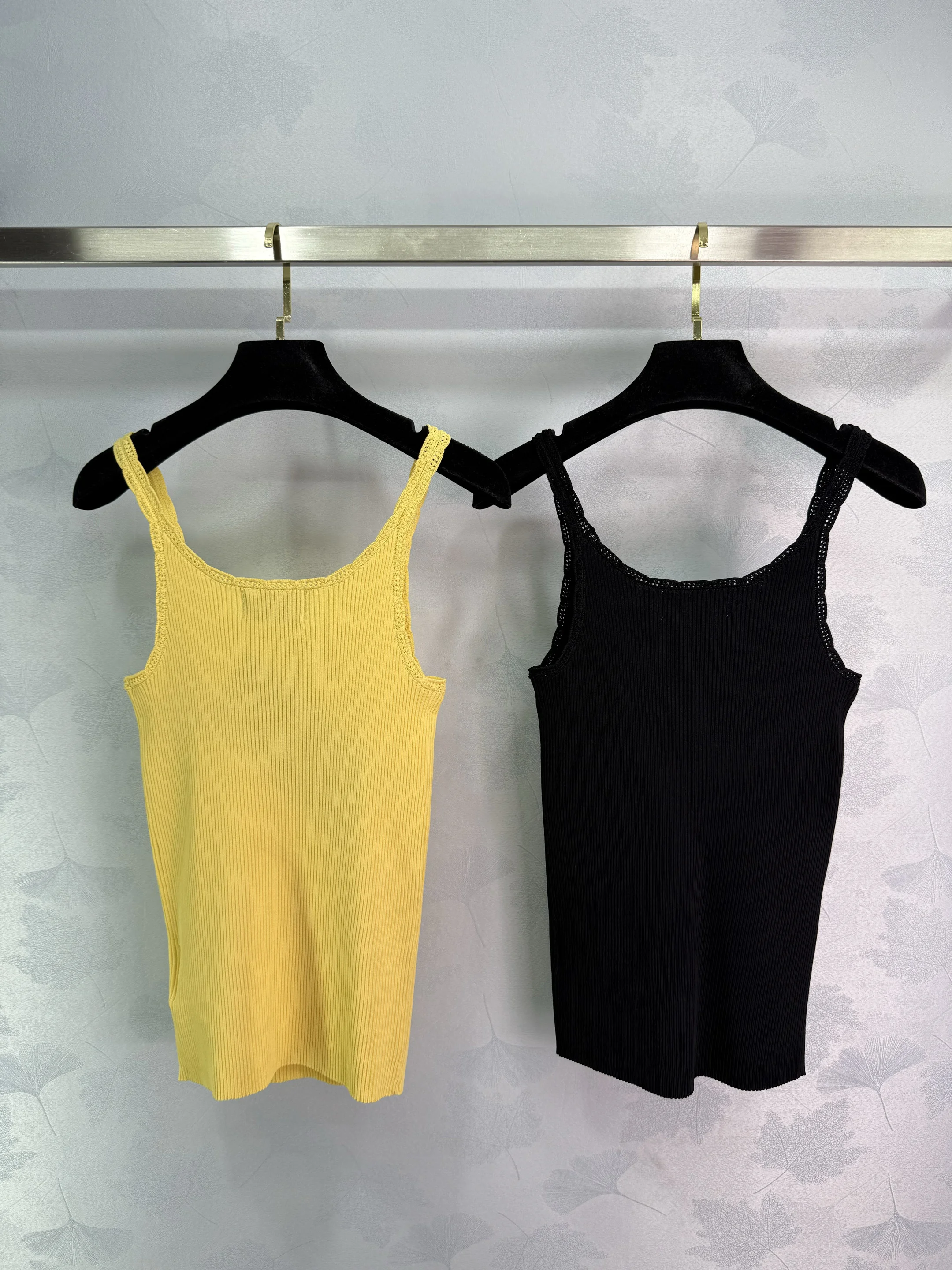 

2026 Summer Women's Scalloped Edge Ribbed Knit Camisole Slim Fit Longline Sleeveless Top ZX18577