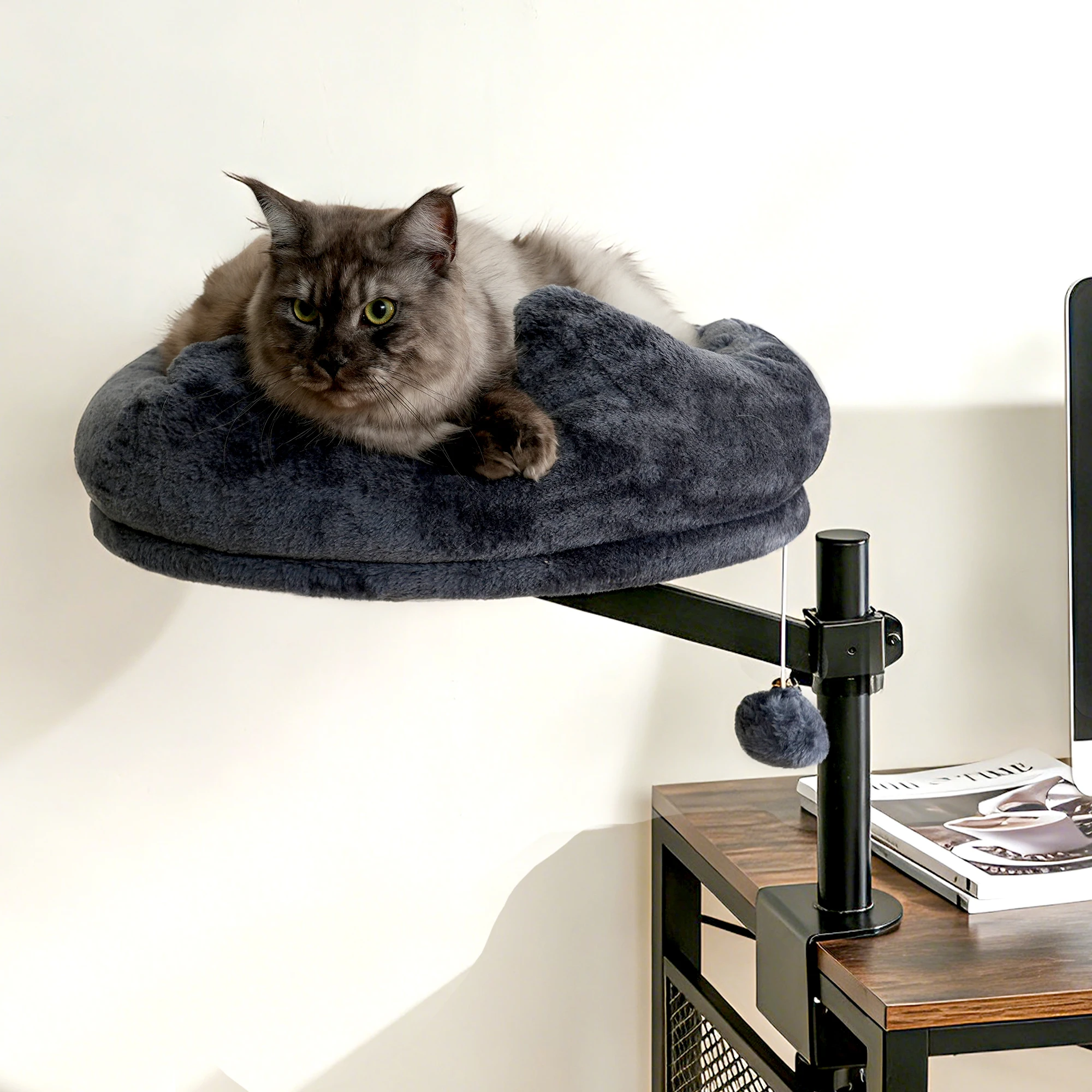 Lit de bureau pour chat, pivotant à 360°, réglable et verrouillable, avec un tapis en peluche douce et épaisse. Nid moderne pour chat d'intérieur, idéal pour les bureaux, les tables de jeux et les îlots de cuisine. Gris et noir.