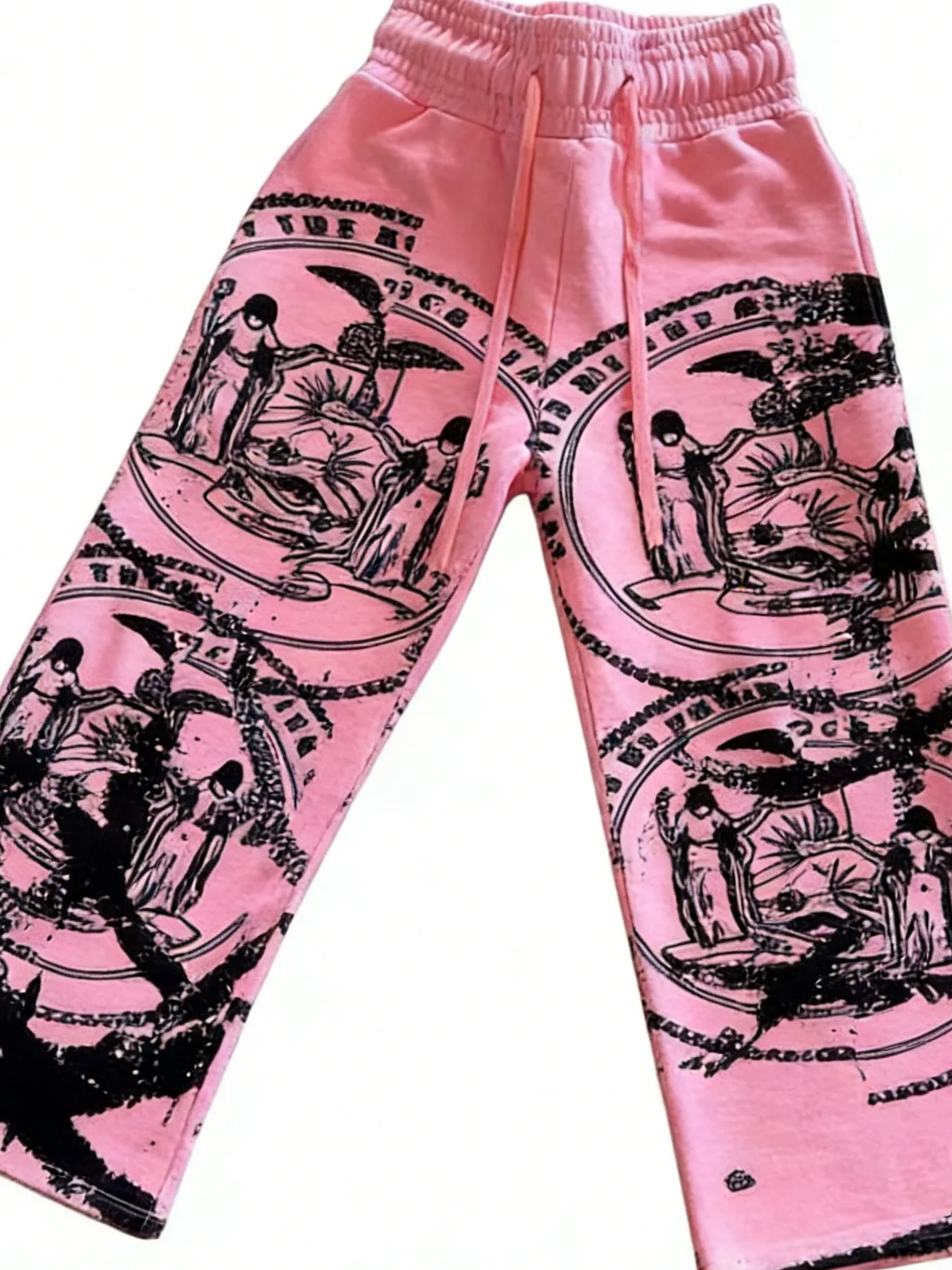 

Свободные спортивные штаны в стиле хип-хоп с эластичным поясом на шнурке, плотной тканью, принтованными узорами и темными анимационными рисунками.