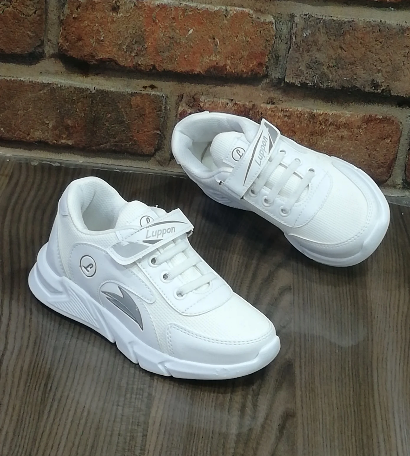 

Unisex children's white thick-soled sneakers light soft interior design waterproof comfortable