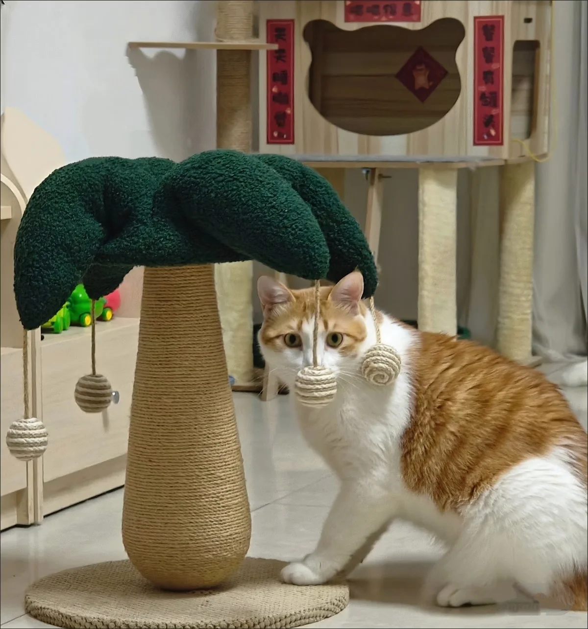 Griffoir vertical pour chat en jute, jouet interactif avec balle et souris, accessoires de soin pour chatons et chats, non-déchirable
