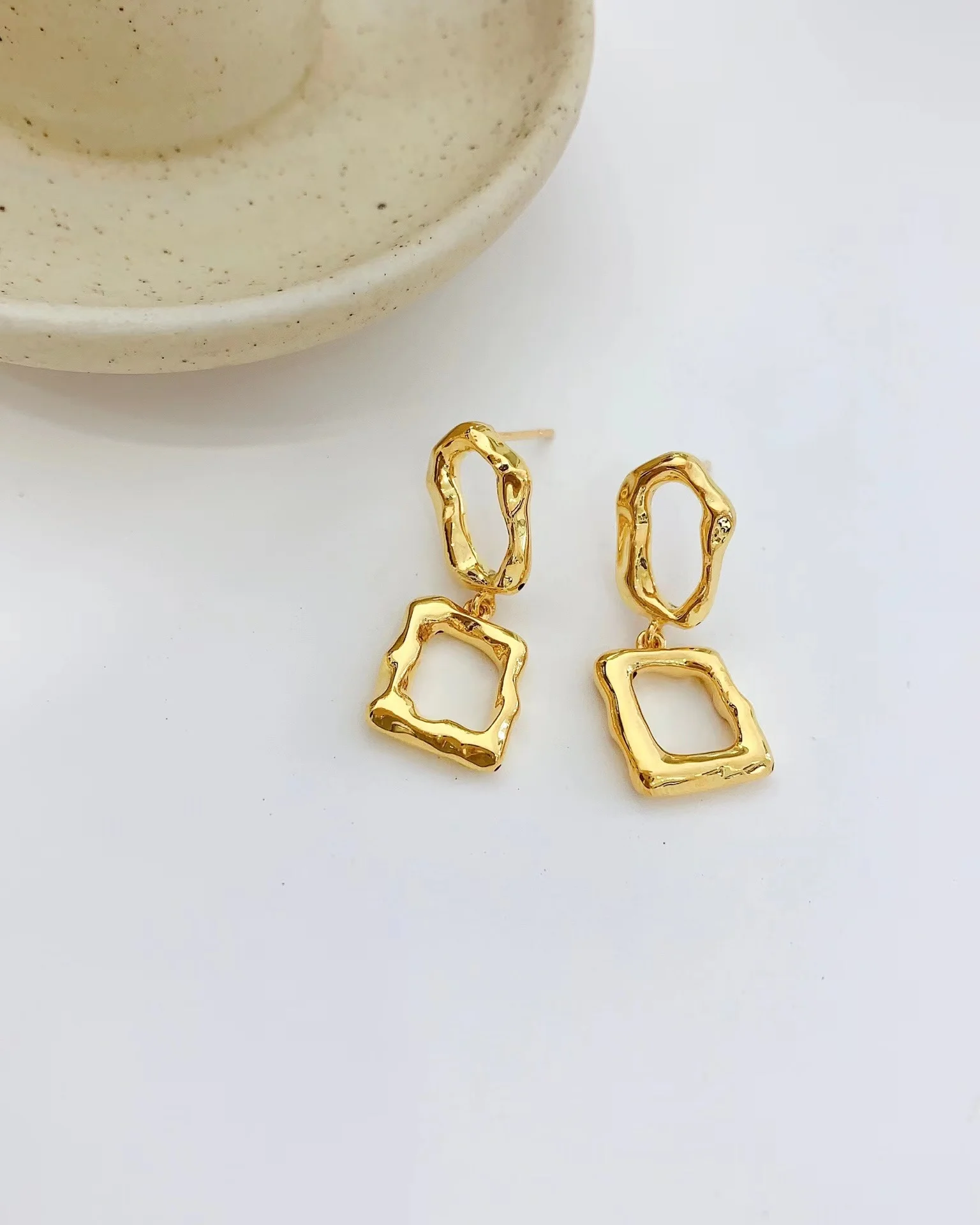 

MADALENA SARARA Pure 18k Yellow Gold Women Earrings Irregular Dual Circle Style AU750 Stamp