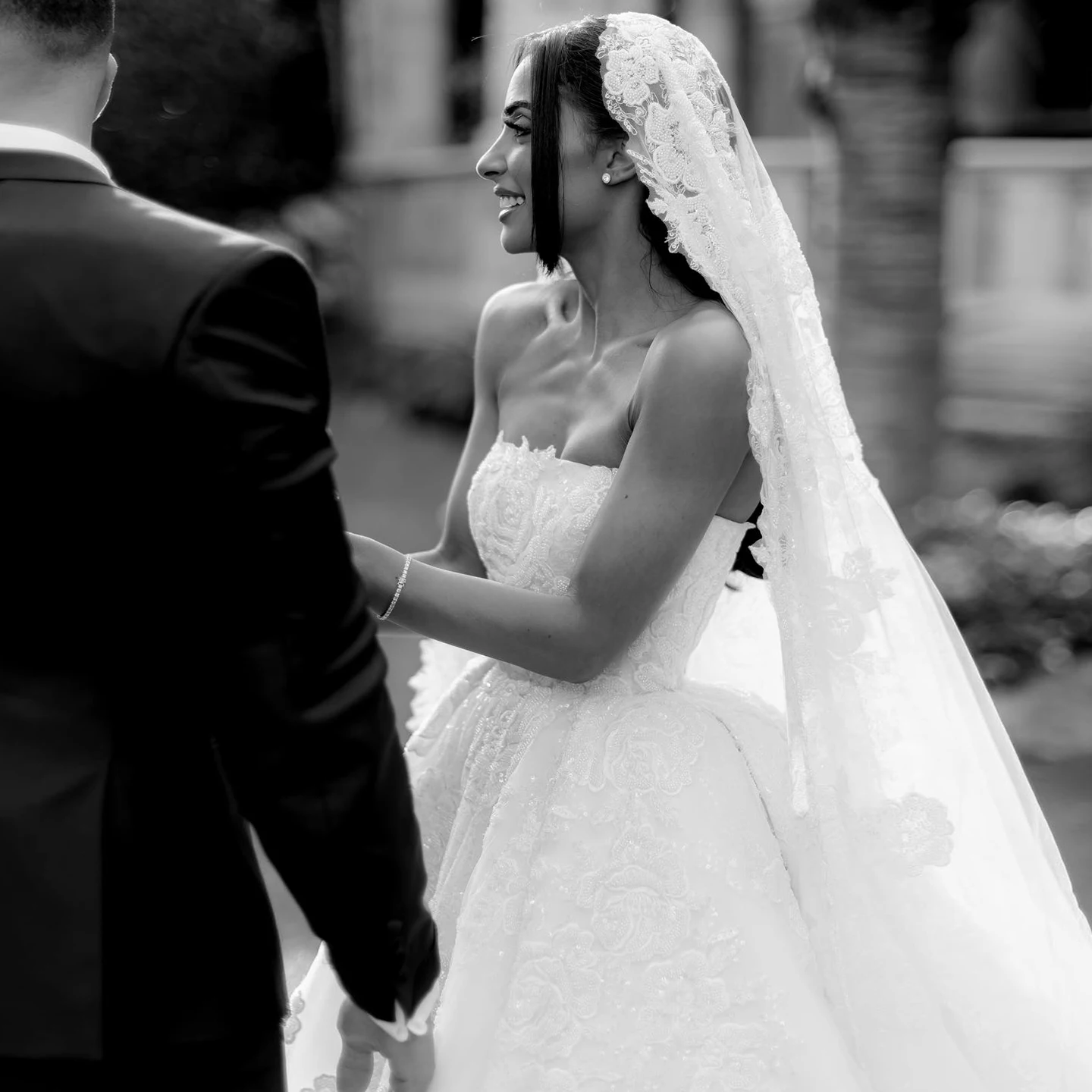 

Sharon Said 2025 Strapless Lace Beaded Luxury Wedding Dress for Women 2024 Elegant Court Train Bride Gowns SW022 Customized