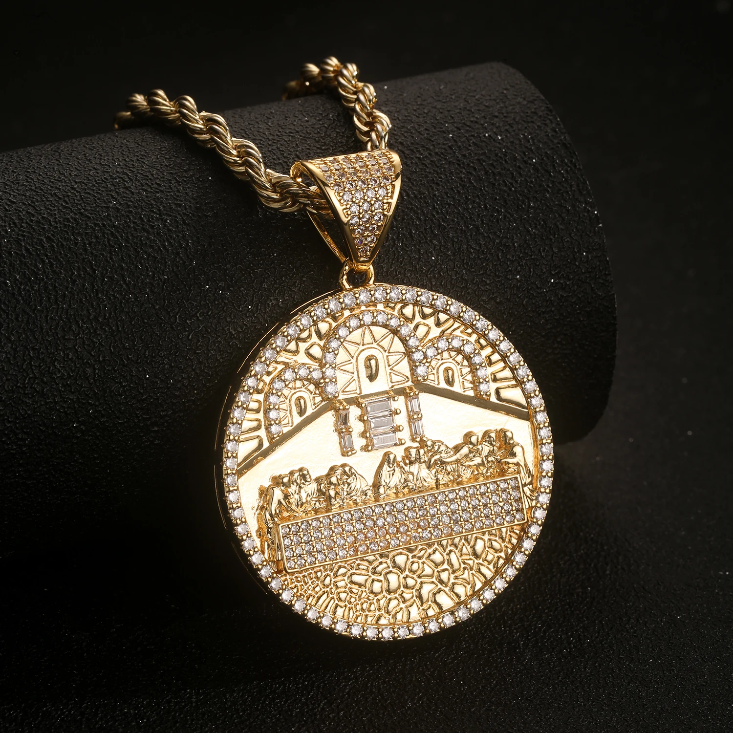 The Last Supper Pendant – 2.5-inch round pendant with a zircon-cut border, a religious gift suitable for both men and women.