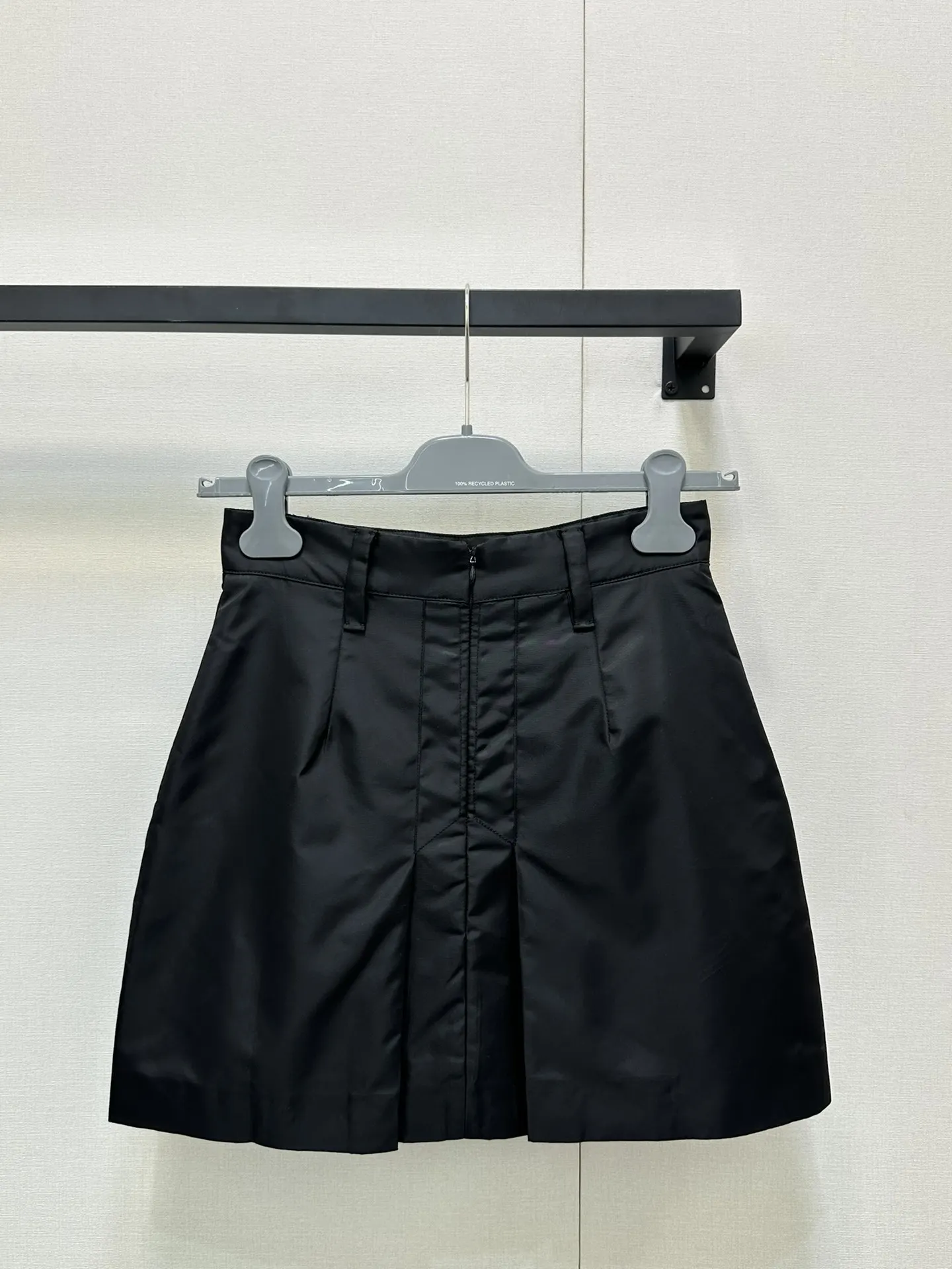 

High Quality Spring And Summer Women's Casual Fashion Solid A-line Zipper Pockets Mini Skirt JQ119