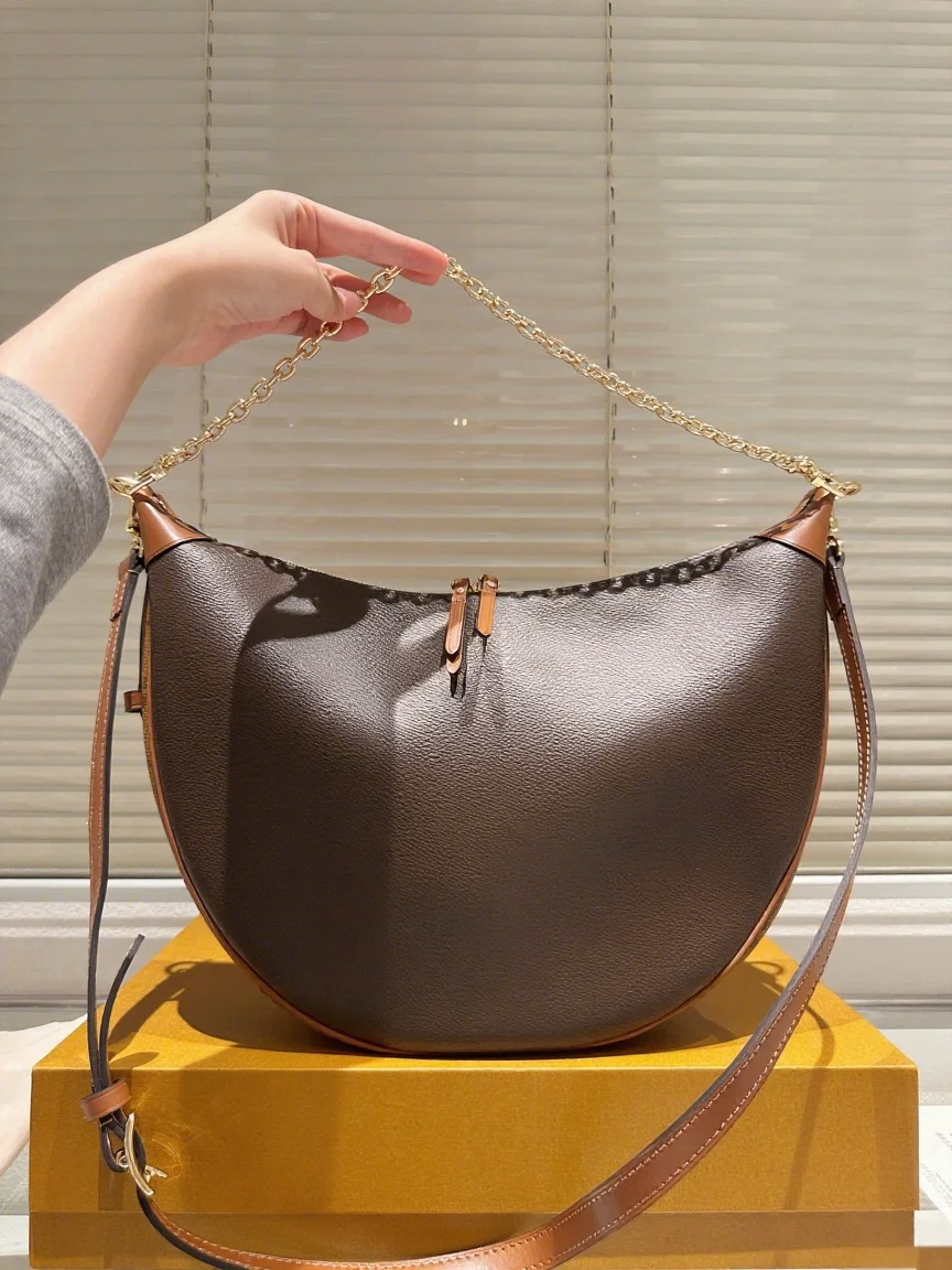 

2025 New SIZE: 35x28 CM Fashionable Versatile bags leather Portable can be carried on the shoulder no boxes