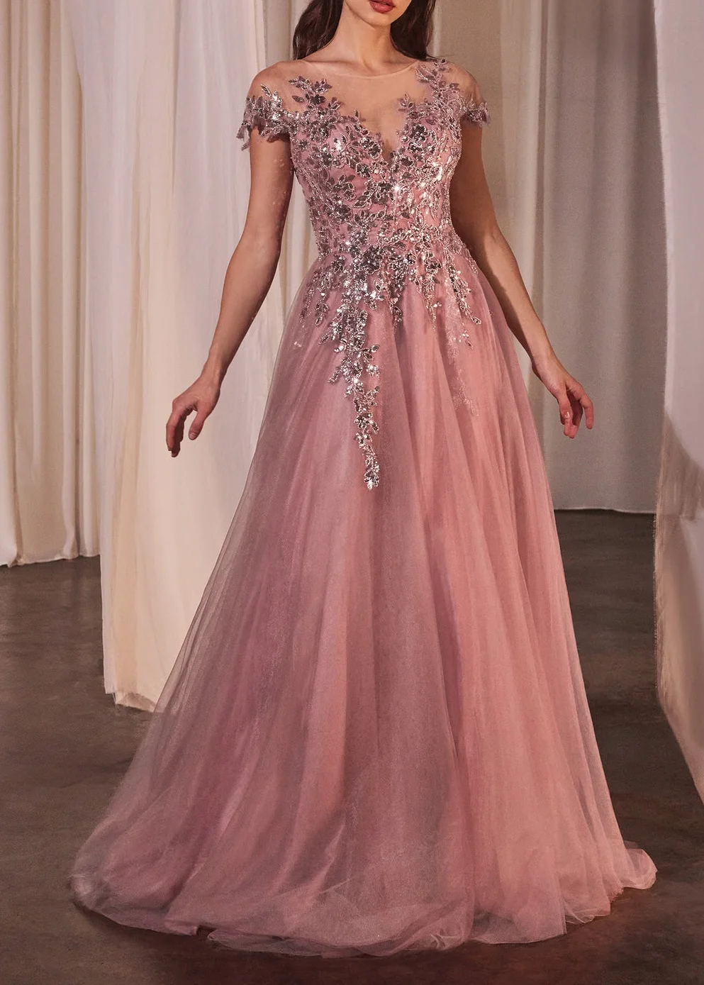 

Sequin Applique A-line Tulle Prom Dresses Illusion V-neck Lace Short Sleeves Maxi Evening Party Gowns Formal Occasion Dresses