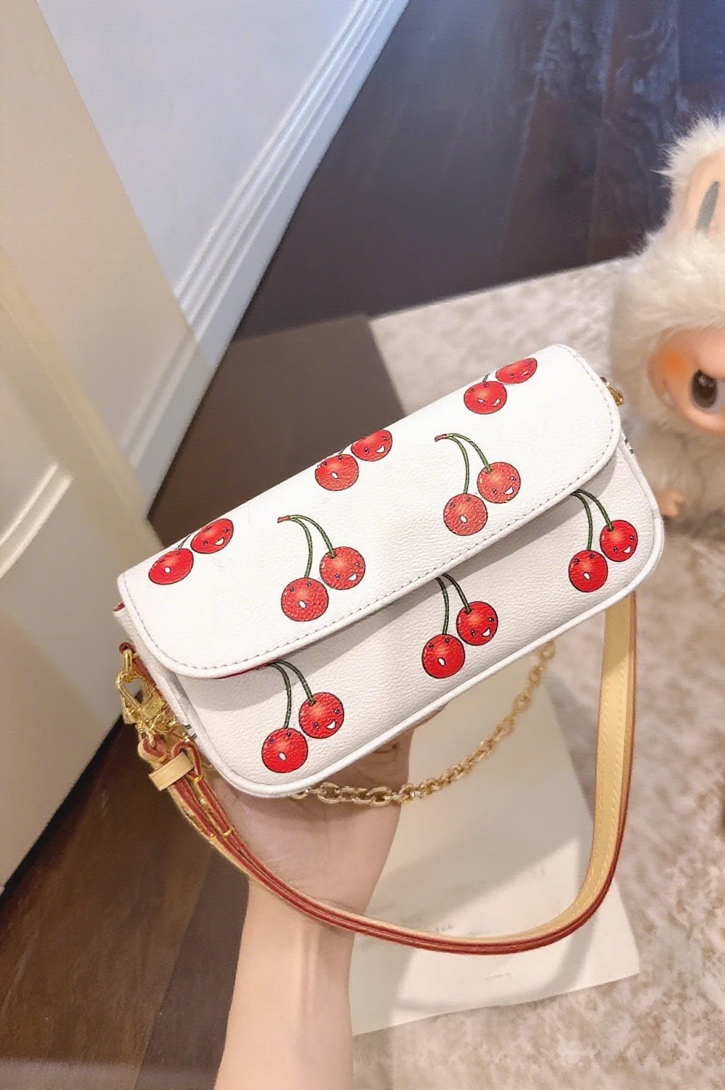 

2025 New Fashionable Versatile bags leather cherry Portable can be carried on the shoulder no boxes