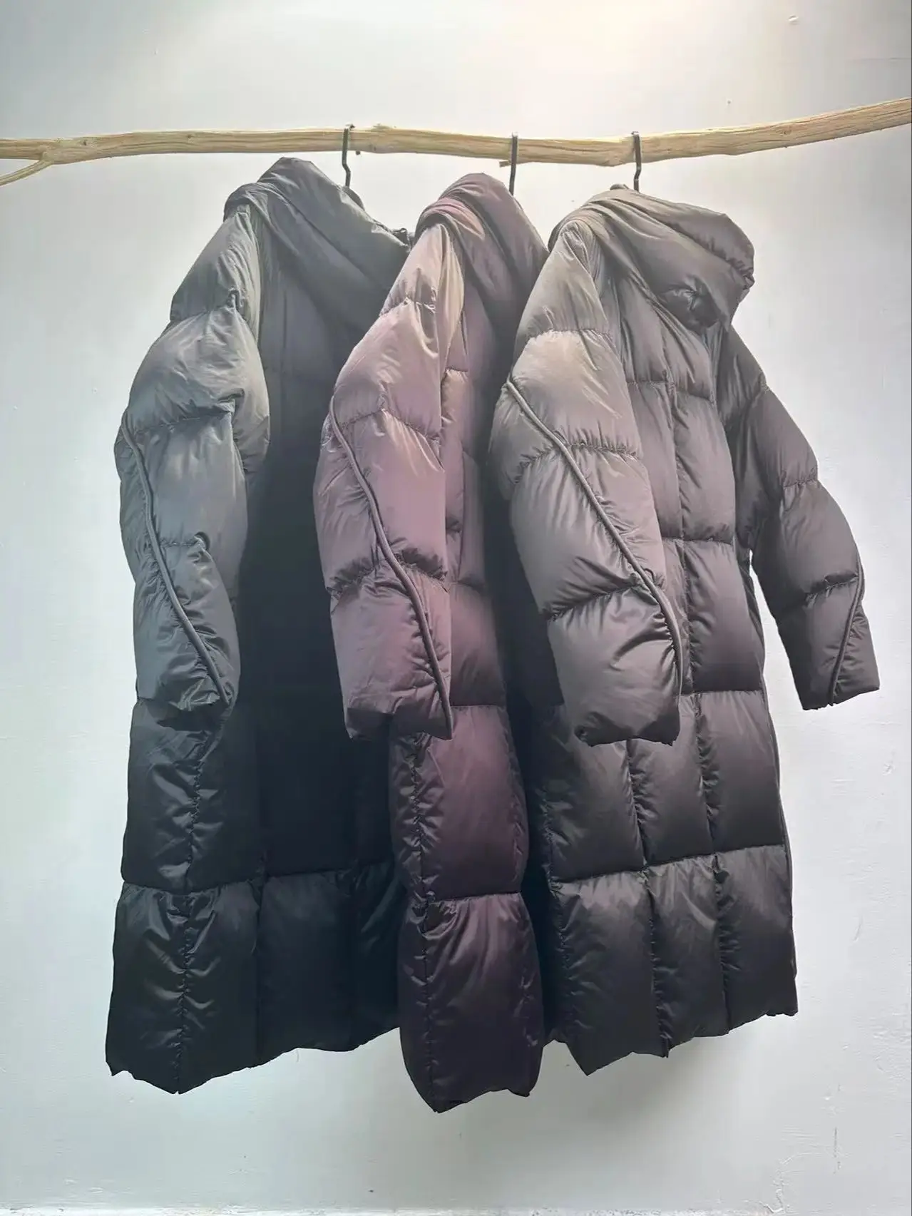 เสื้อโค้ทดาวน์มีฮู้ดสีพื้นเรียบหรูสำหรับผู้หญิง