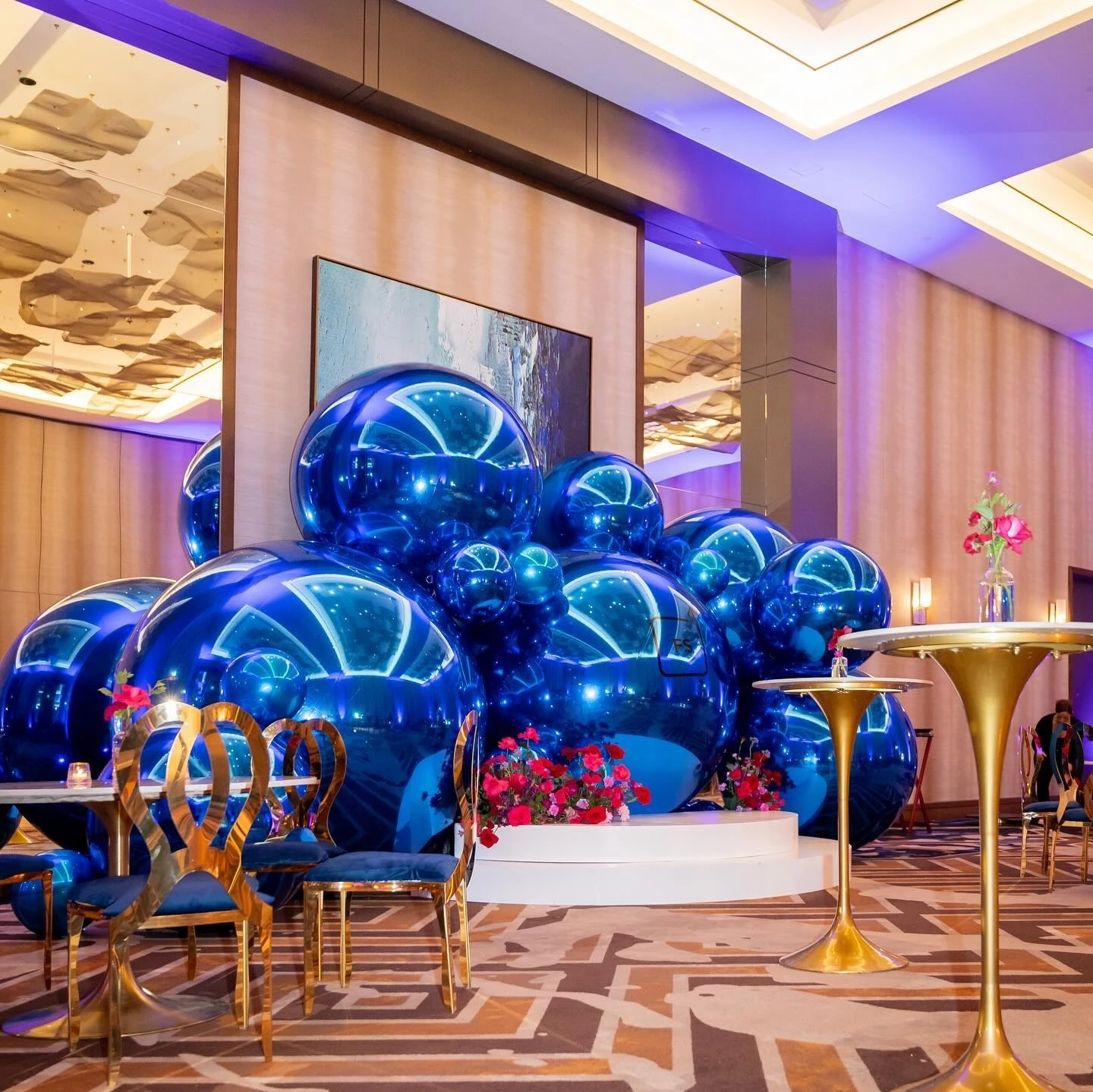 

Набор из 6 предметов, синий гигантский зеркальный шар, большие блестящие шары, многоразовый подвесной диско-шарик из ПВХ для украшения вечеринок и мероприятий